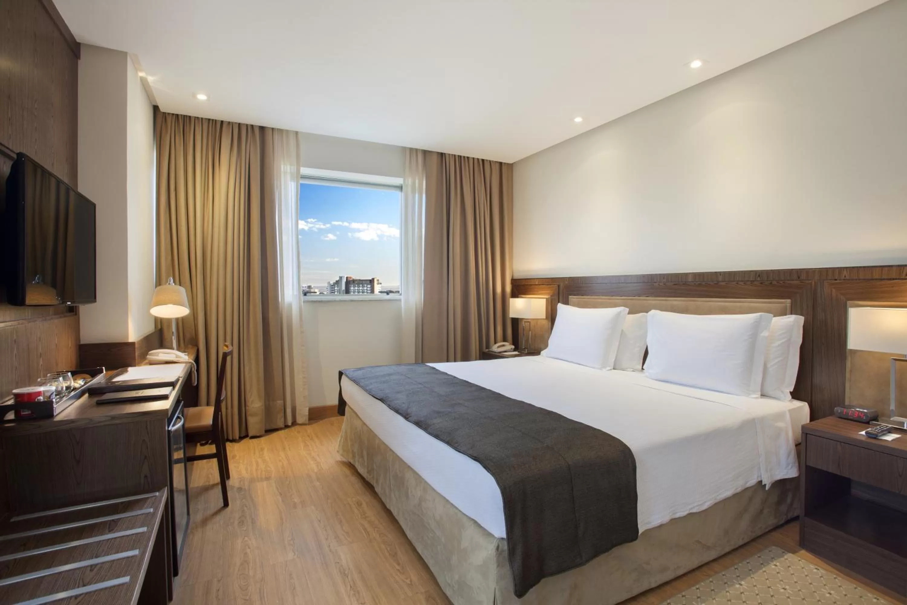 Photo of the whole room, Bed in Windsor Brasilia Hotel