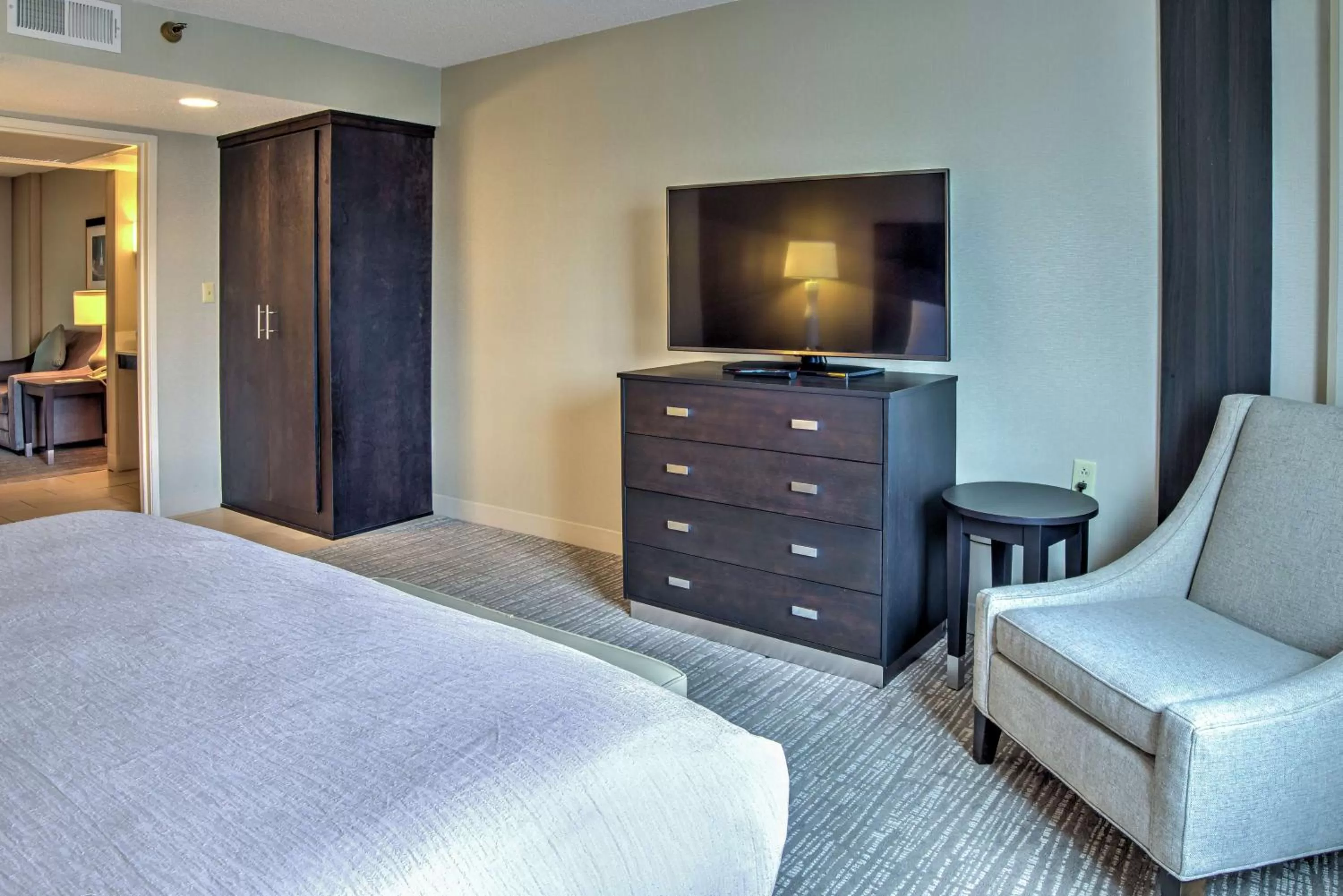 One-Bedroom King Suite - Disability Access with Bath Tub in Embassy Suites by Hilton Indianapolis North