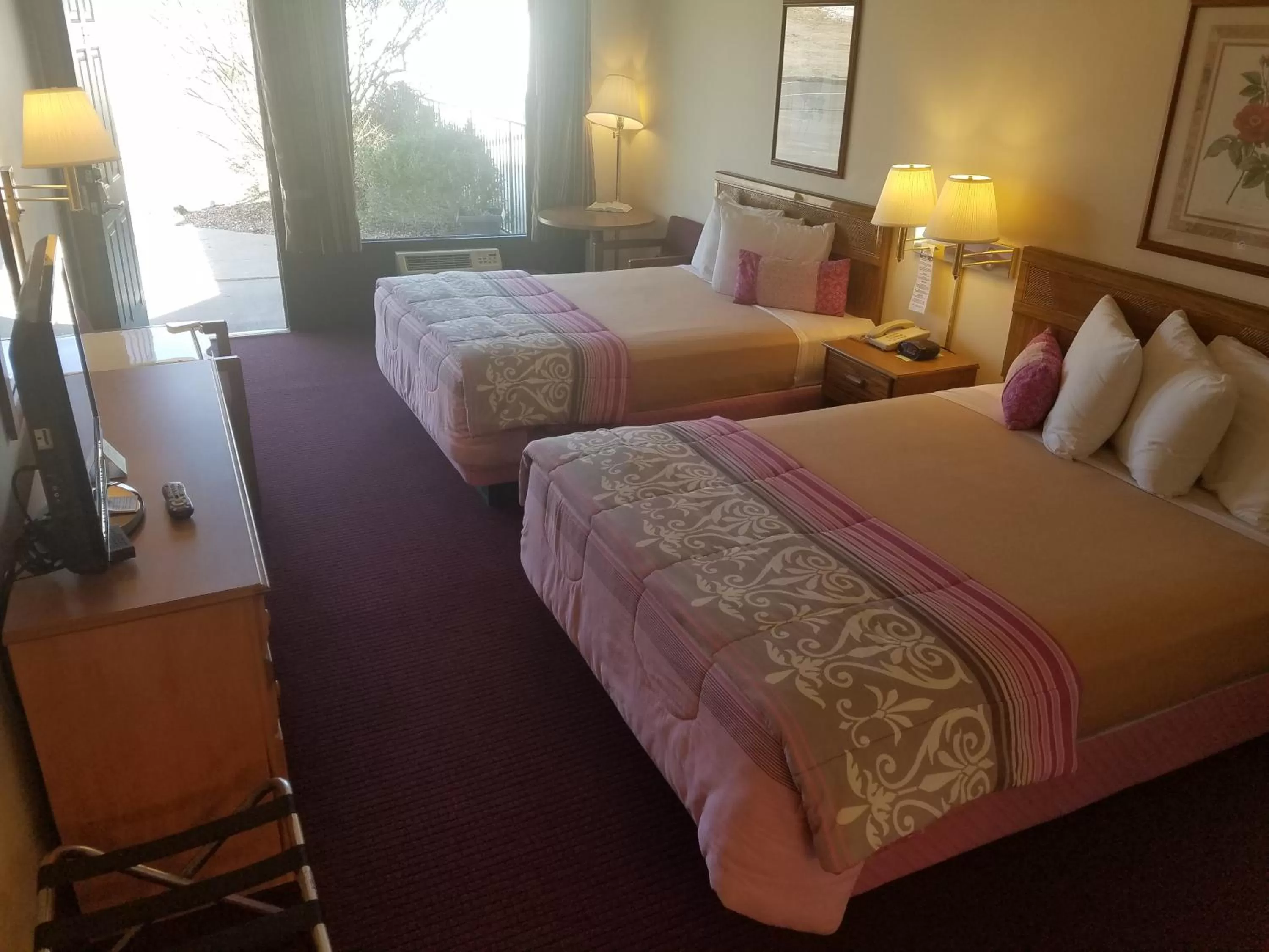 Bedroom, Bed in Ozark Valley Inn