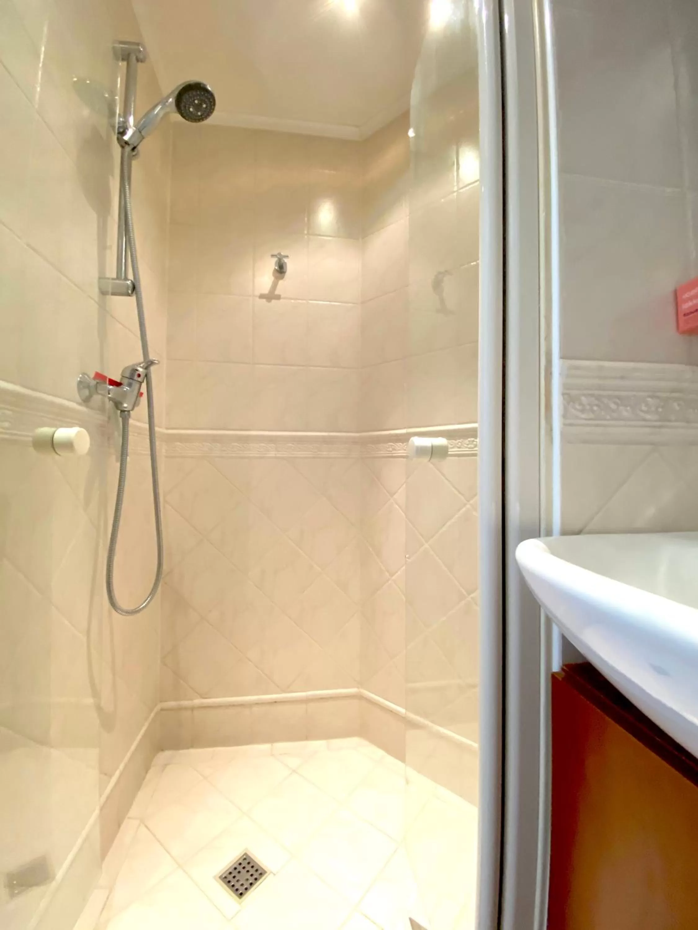 Shower, Bathroom in Who's Anton for you or two, Monnickendam near Amsterdam