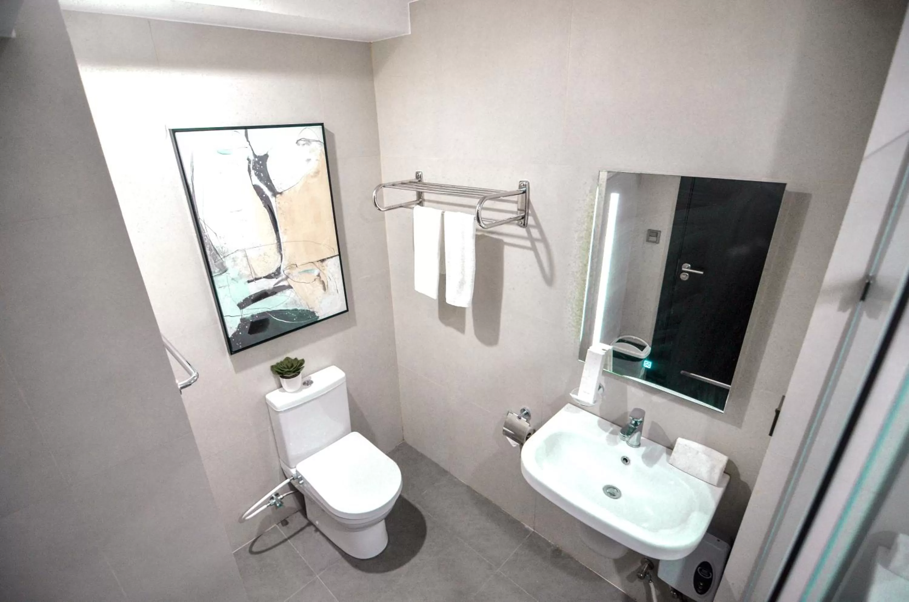 Toilet in AEON SUITES Staycation