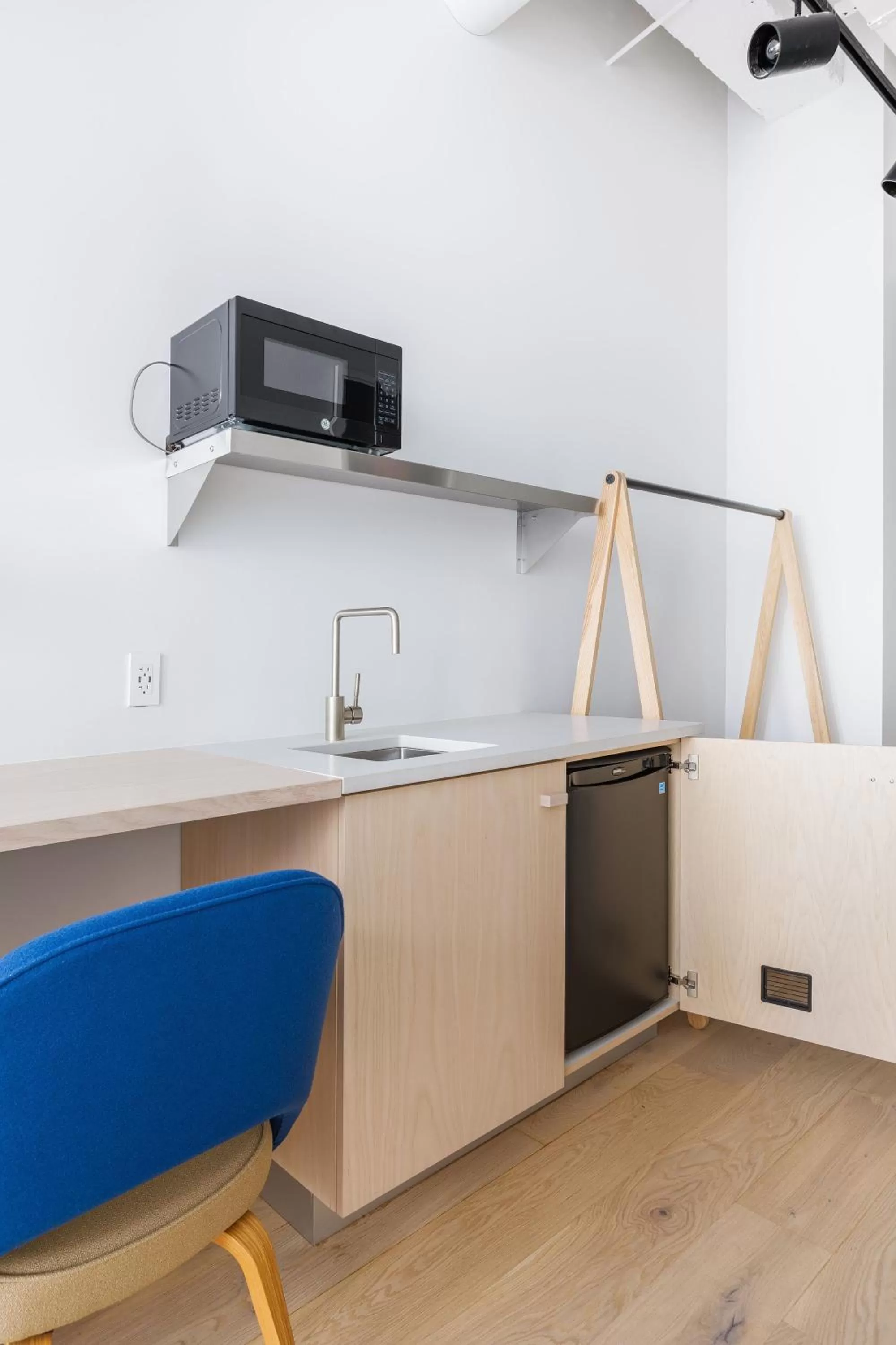 Kitchen or kitchenette in Placemakr Wall Street