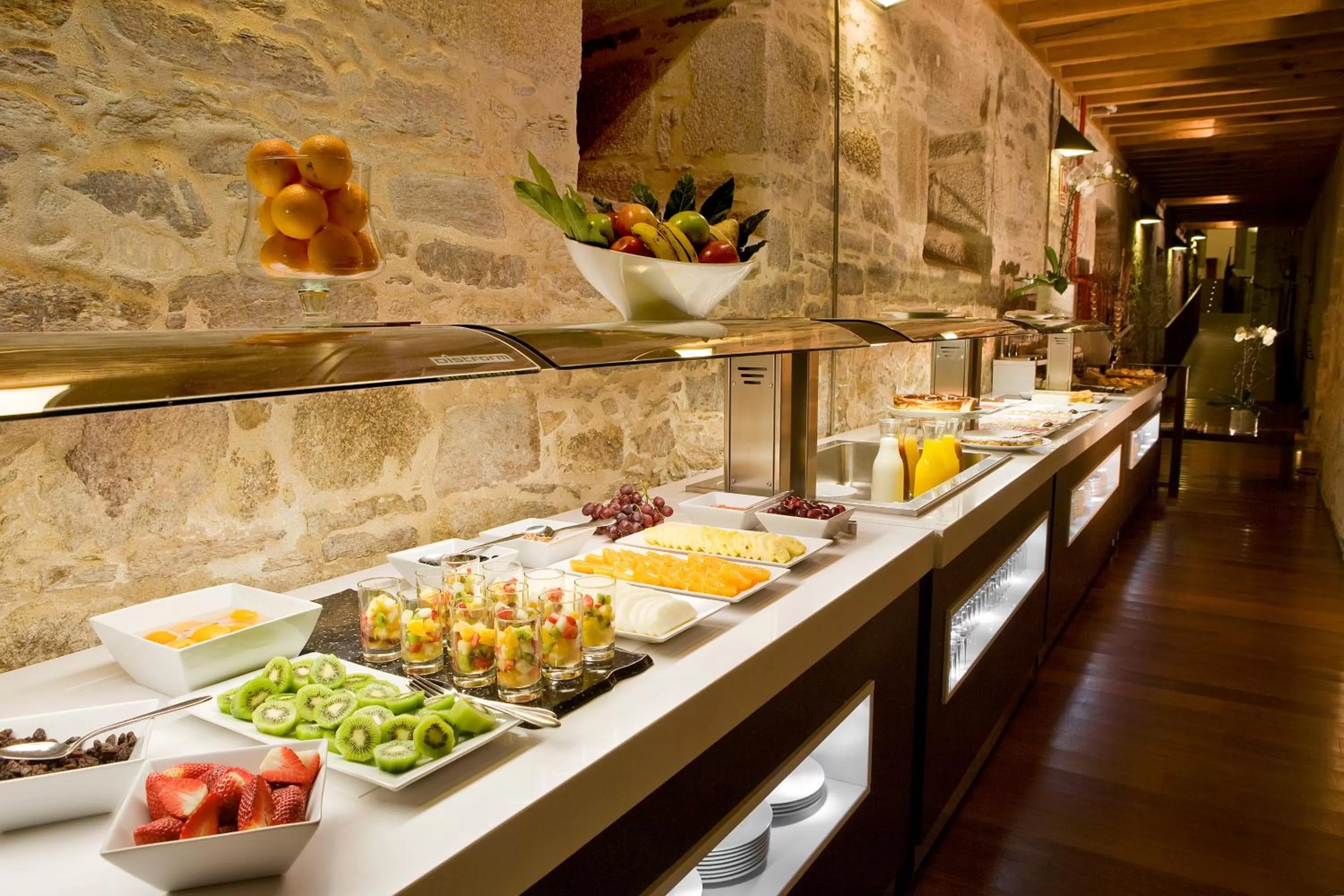 Buffet breakfast in San Francisco Hotel Monumento