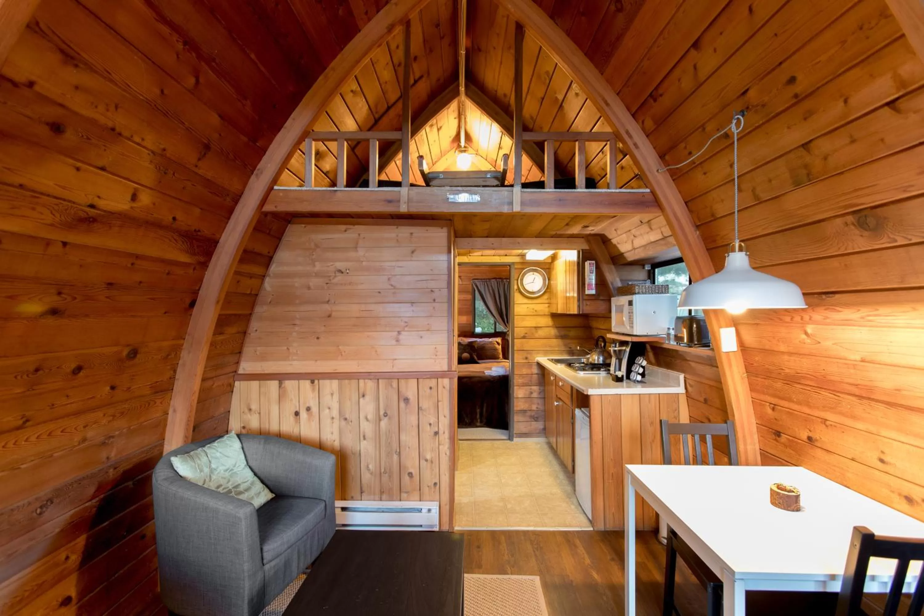 Kitchen or kitchenette in Backeddy Resort and Marina