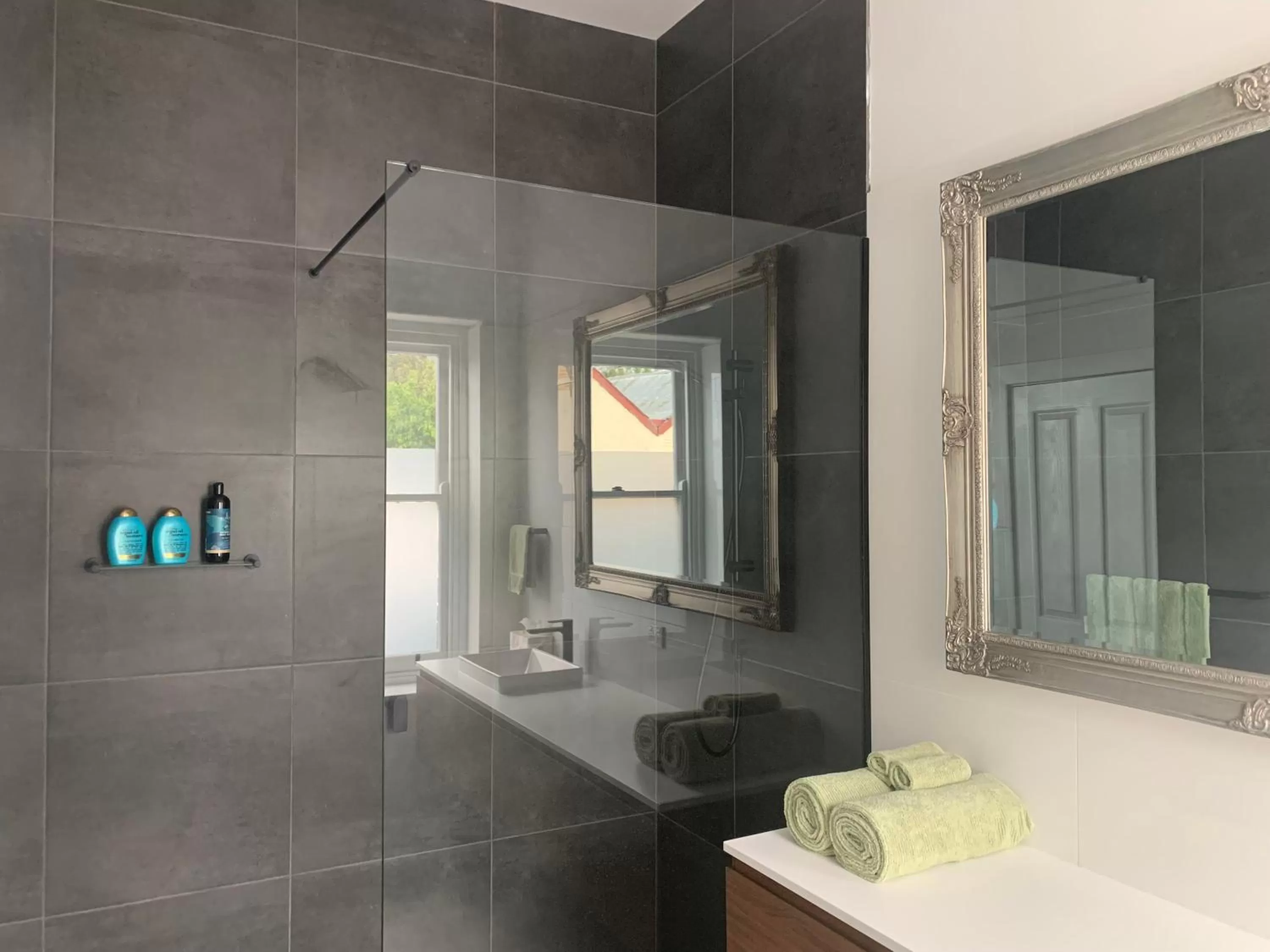 Shower, Bathroom in Harbour Mannum