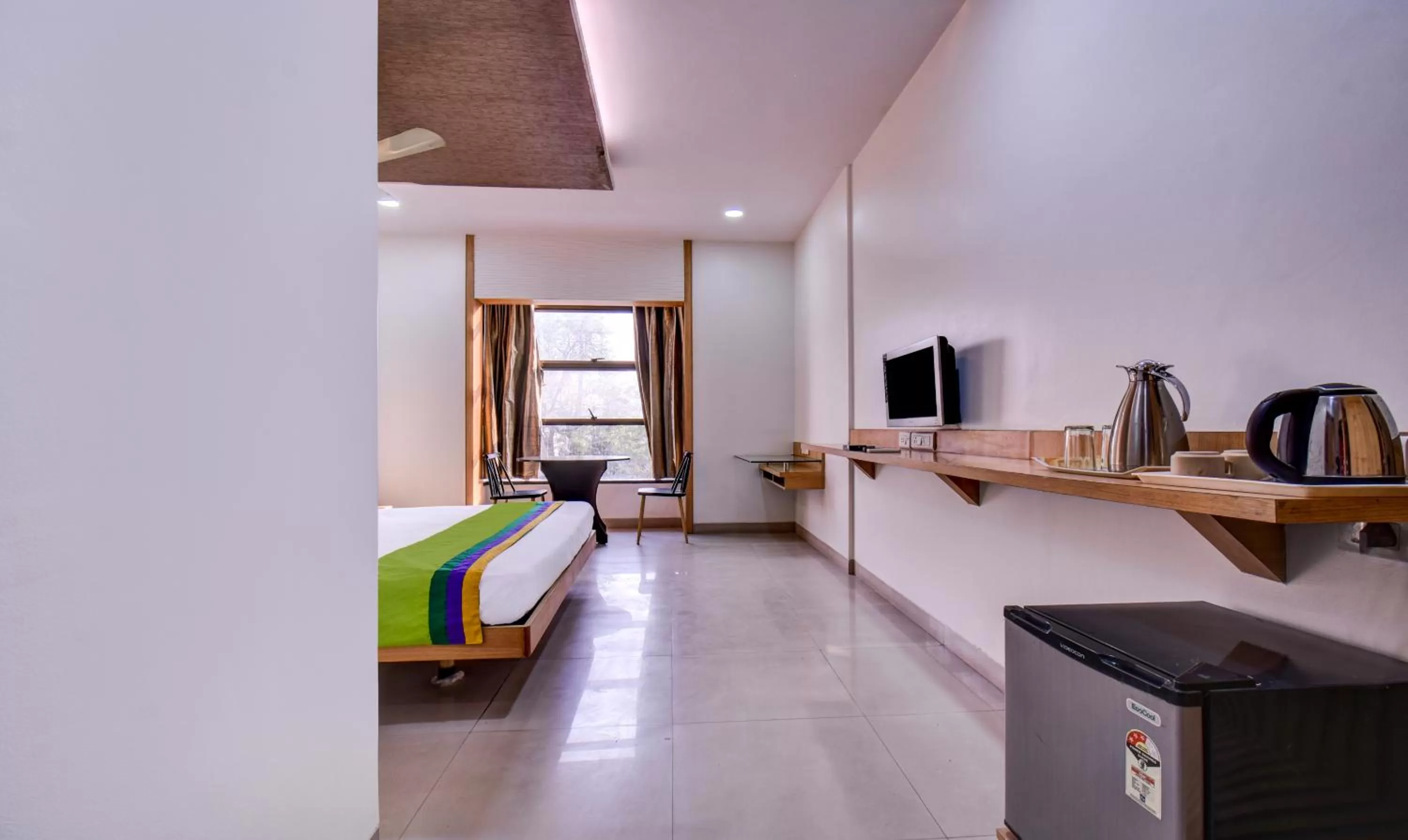 Coffee/tea facilities, TV/Entertainment Center in Treebo Trend Admiral Suites New Usmanpura