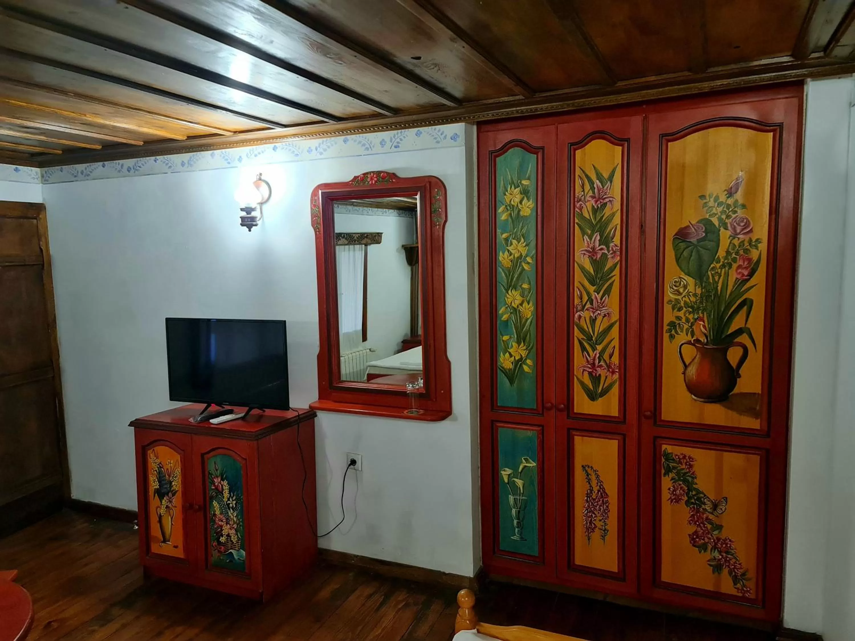 TV/Entertainment Center in The Old House Family Hotel