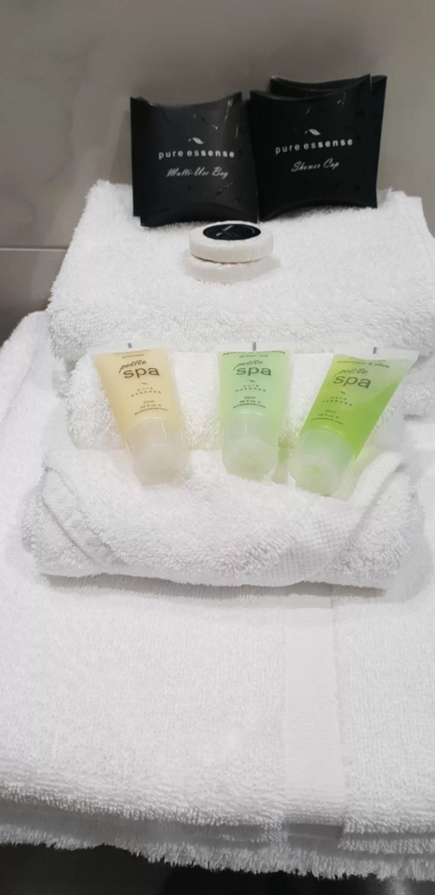 towels, Bed in Hogans Motel