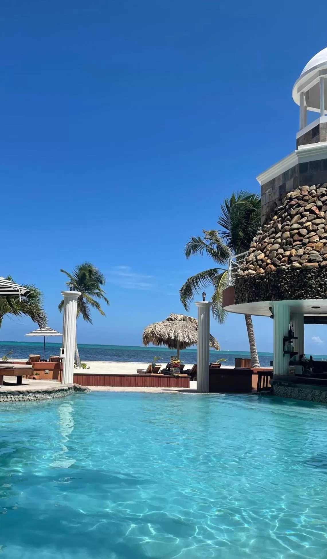 Lounge or bar, Swimming Pool in Lighthouse Beach Villas