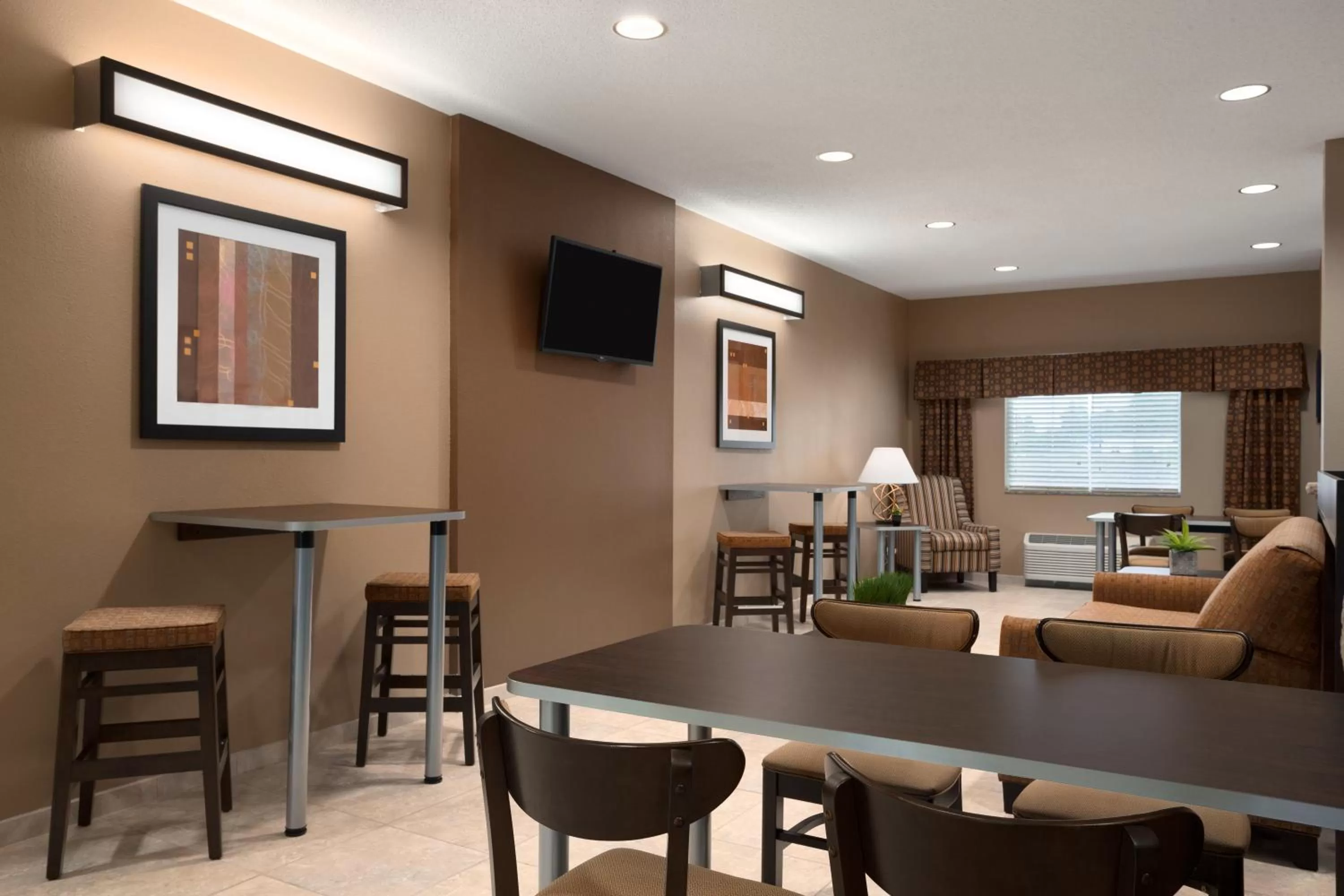 Dining area in Sonesta Essential Fairmont