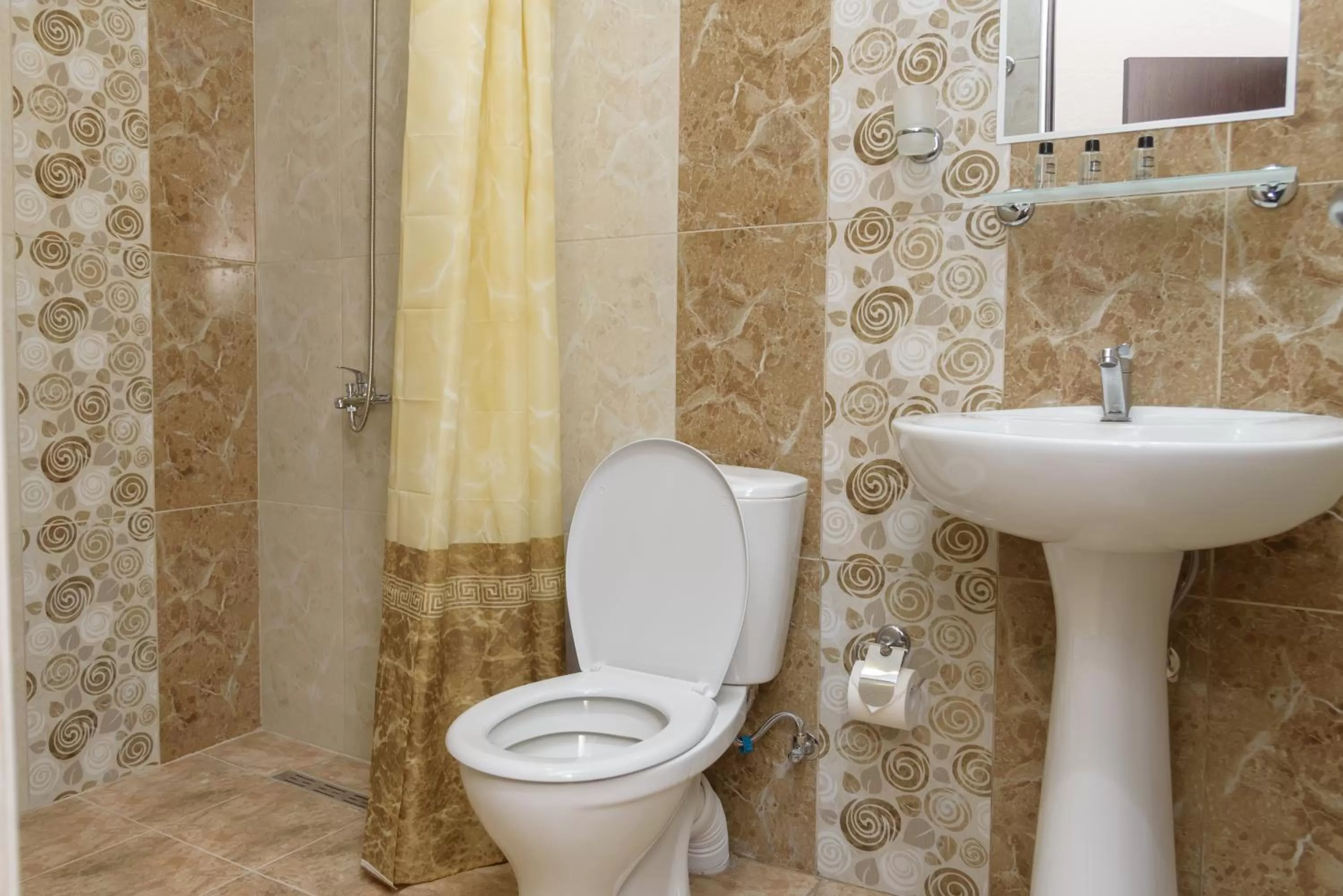 Bathroom in Richmind Hotel