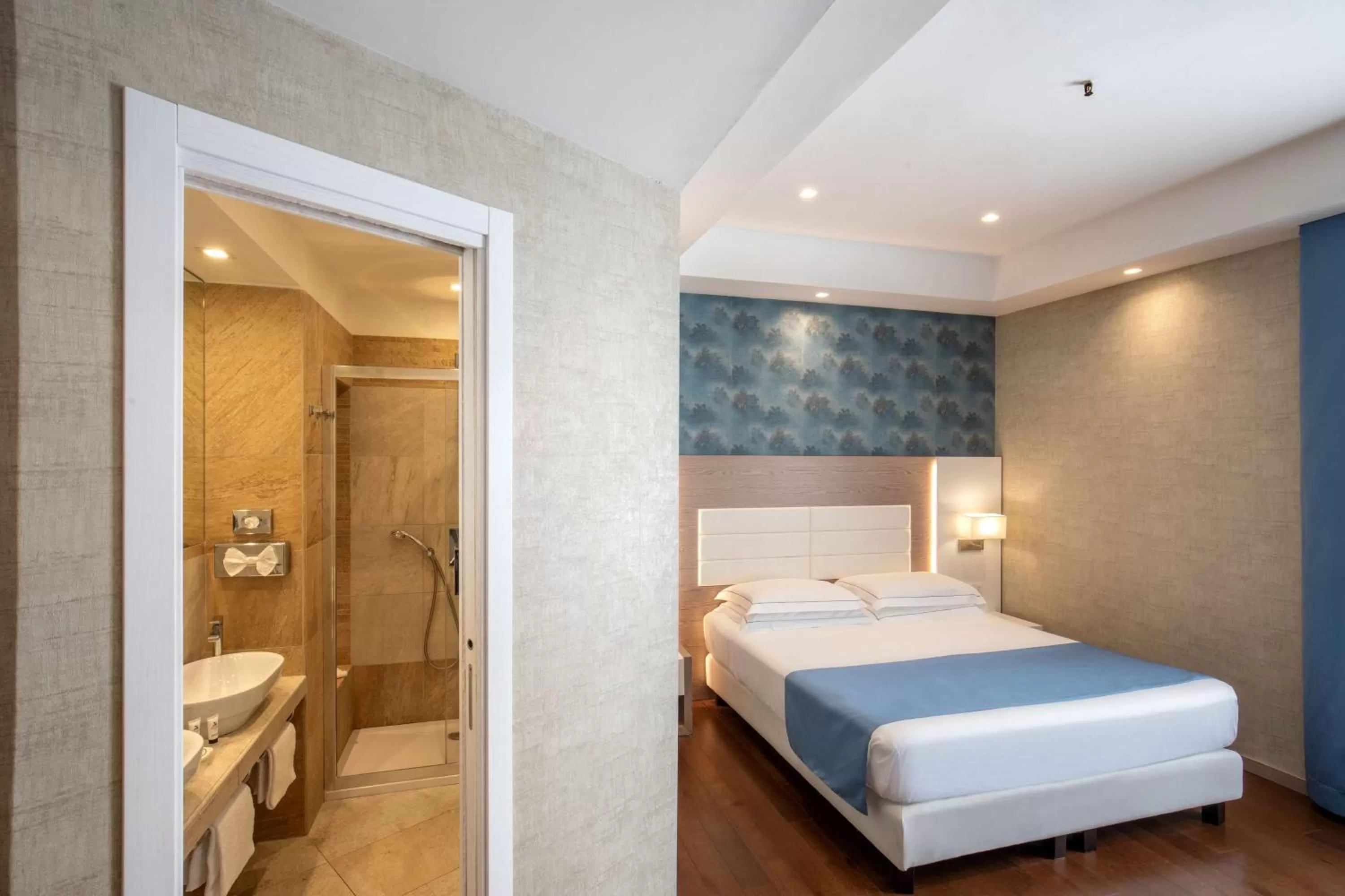 Bedroom, Bed in Hotel Diana Roof Garden