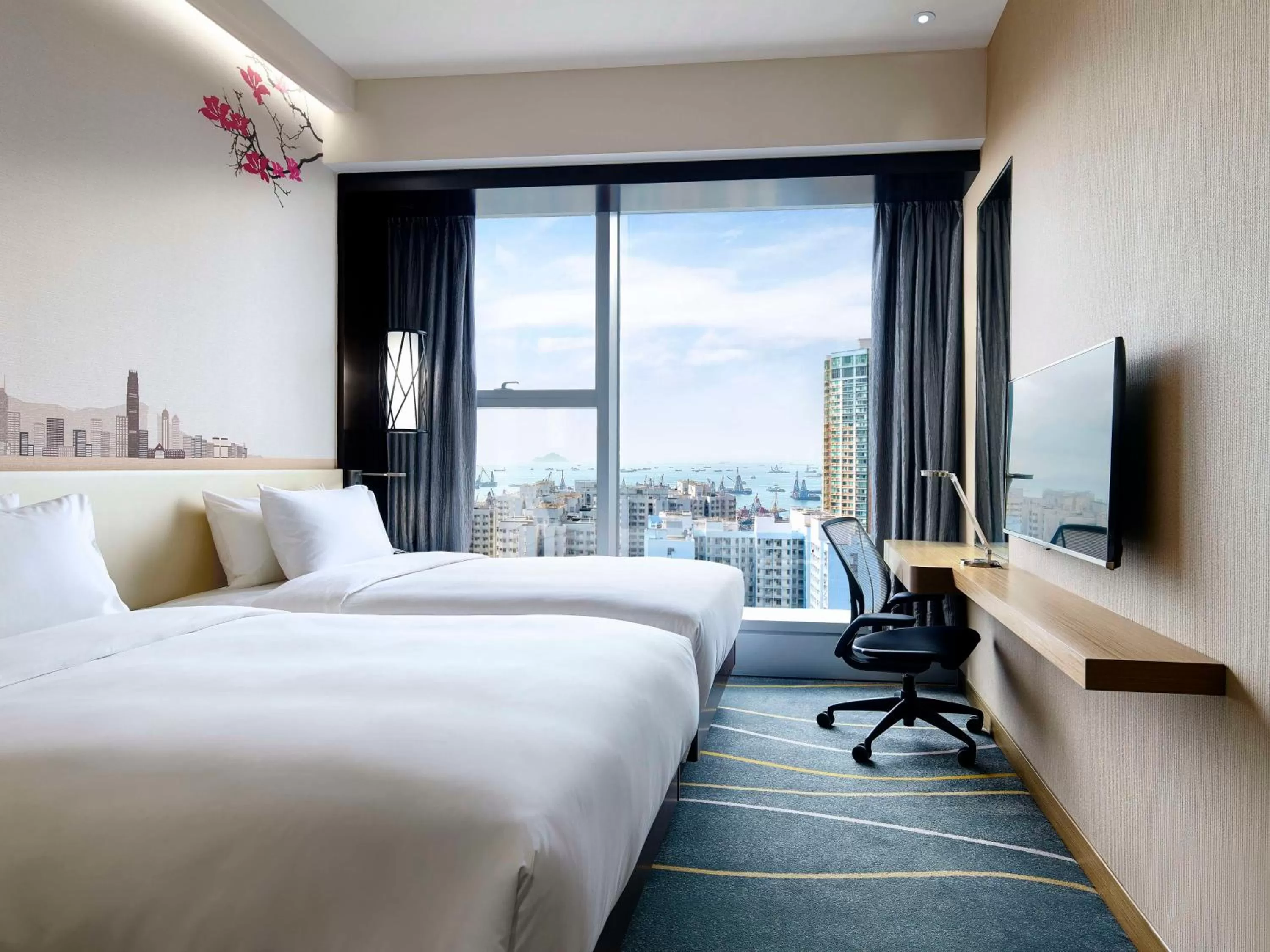 Bedroom, Bed in Hilton Garden Inn Hong Kong Mongkok