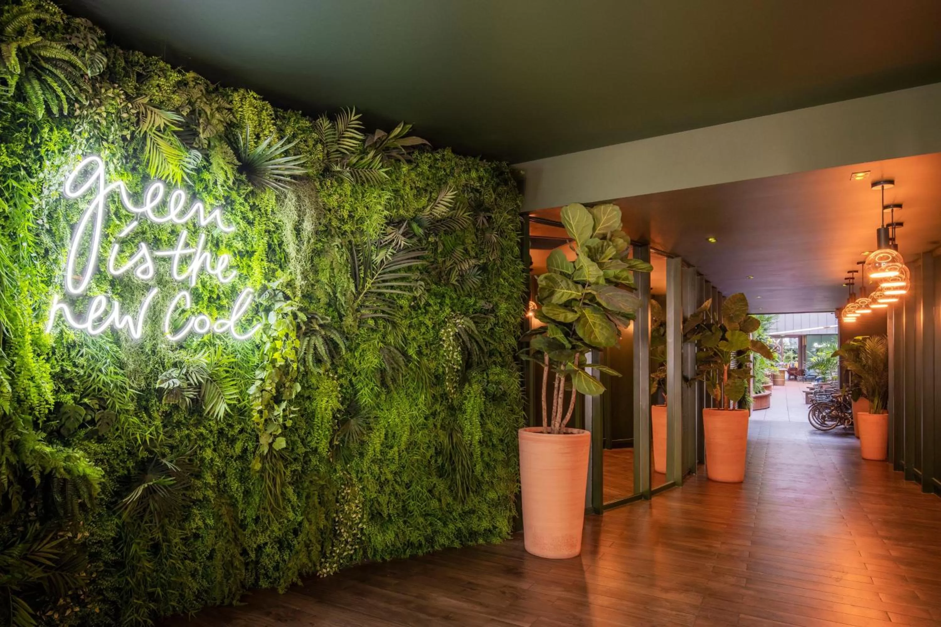 Restaurant/places to eat in Renaissance Paris Republique Hotel & Spa