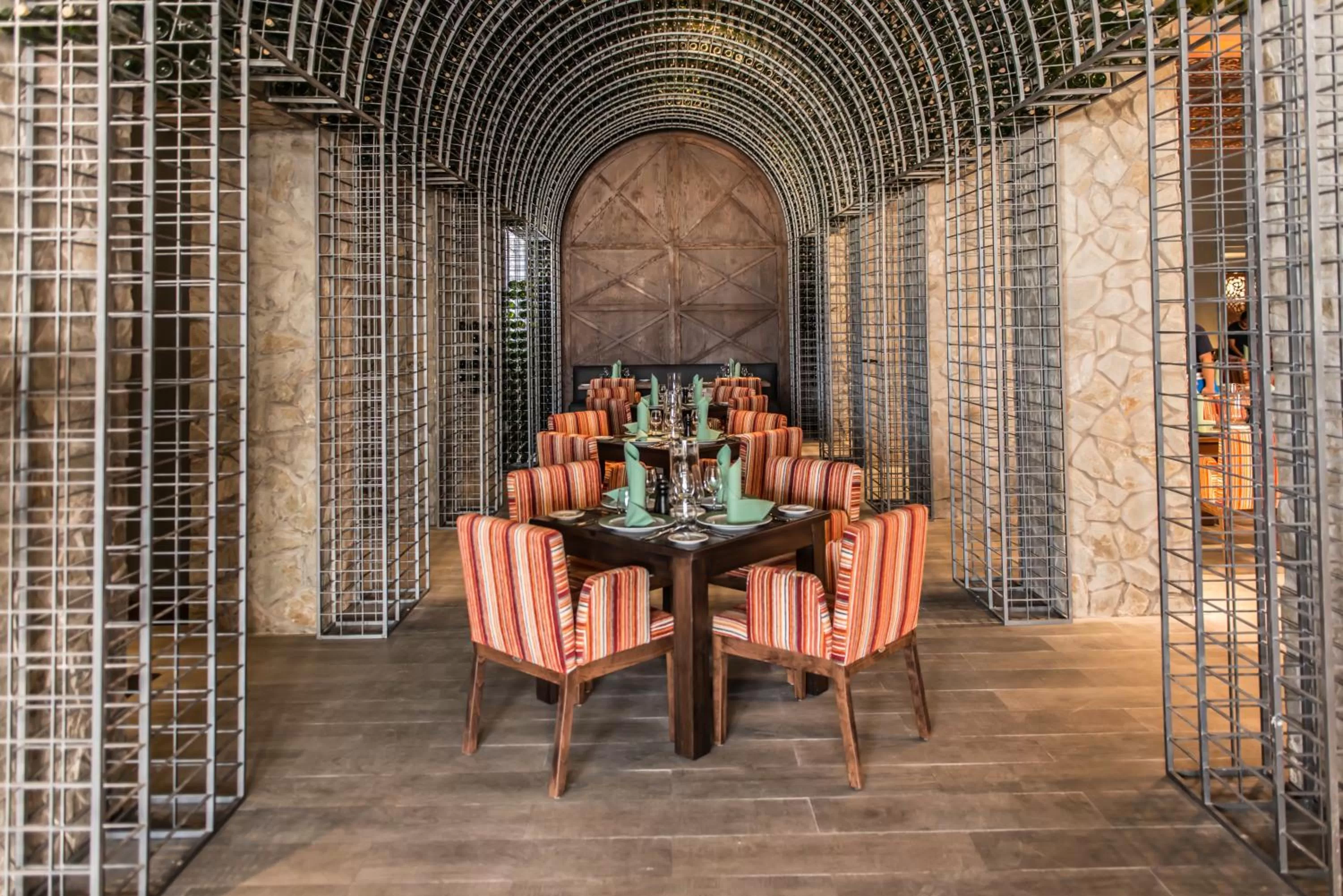 Restaurant/places to eat in Royalton Riviera Cancun, An Autograph Collection All-Inclusive Resort & Casino