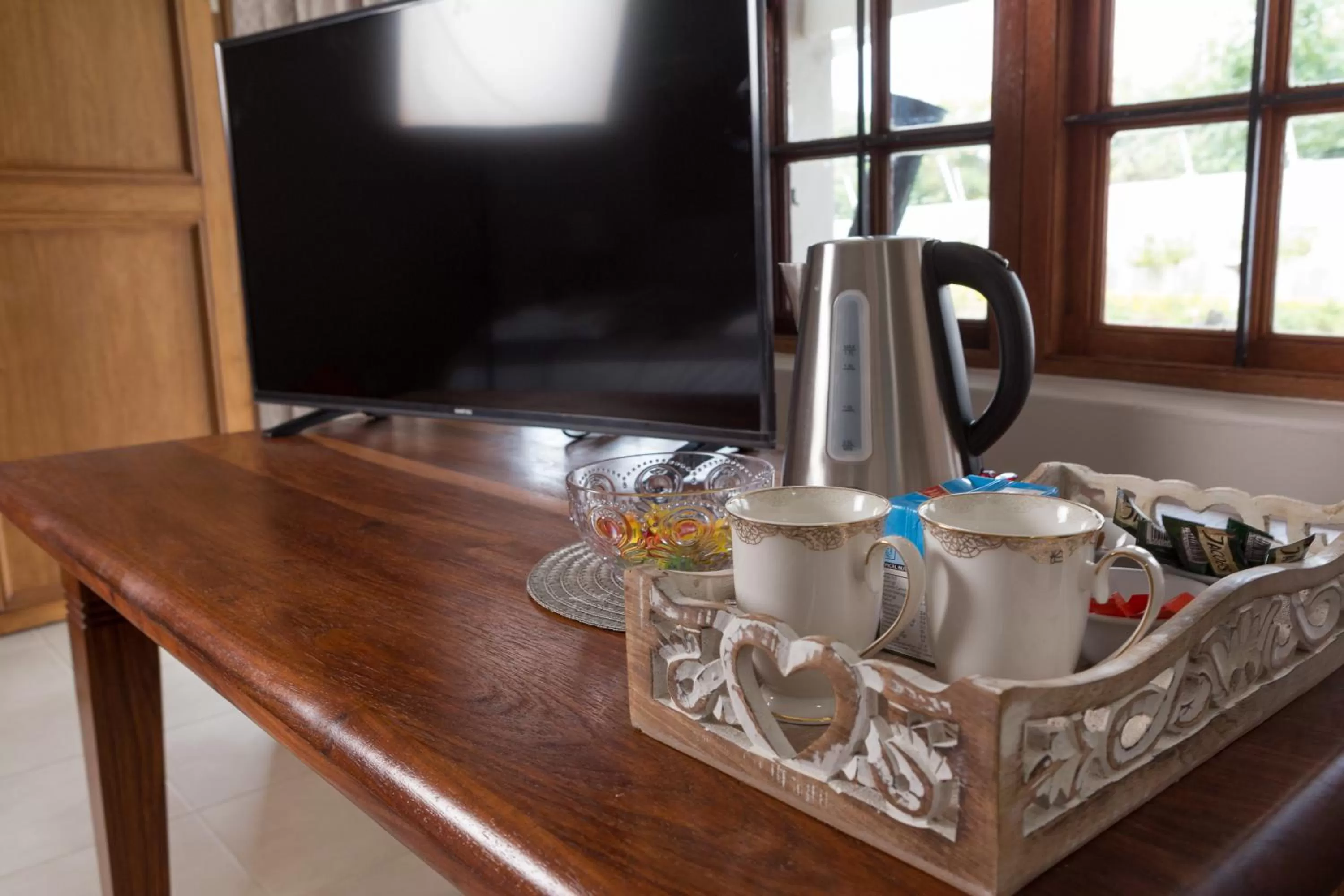 Coffee/tea facilities, TV/Entertainment Center in La Vida Luka - Luxury Guesthouse