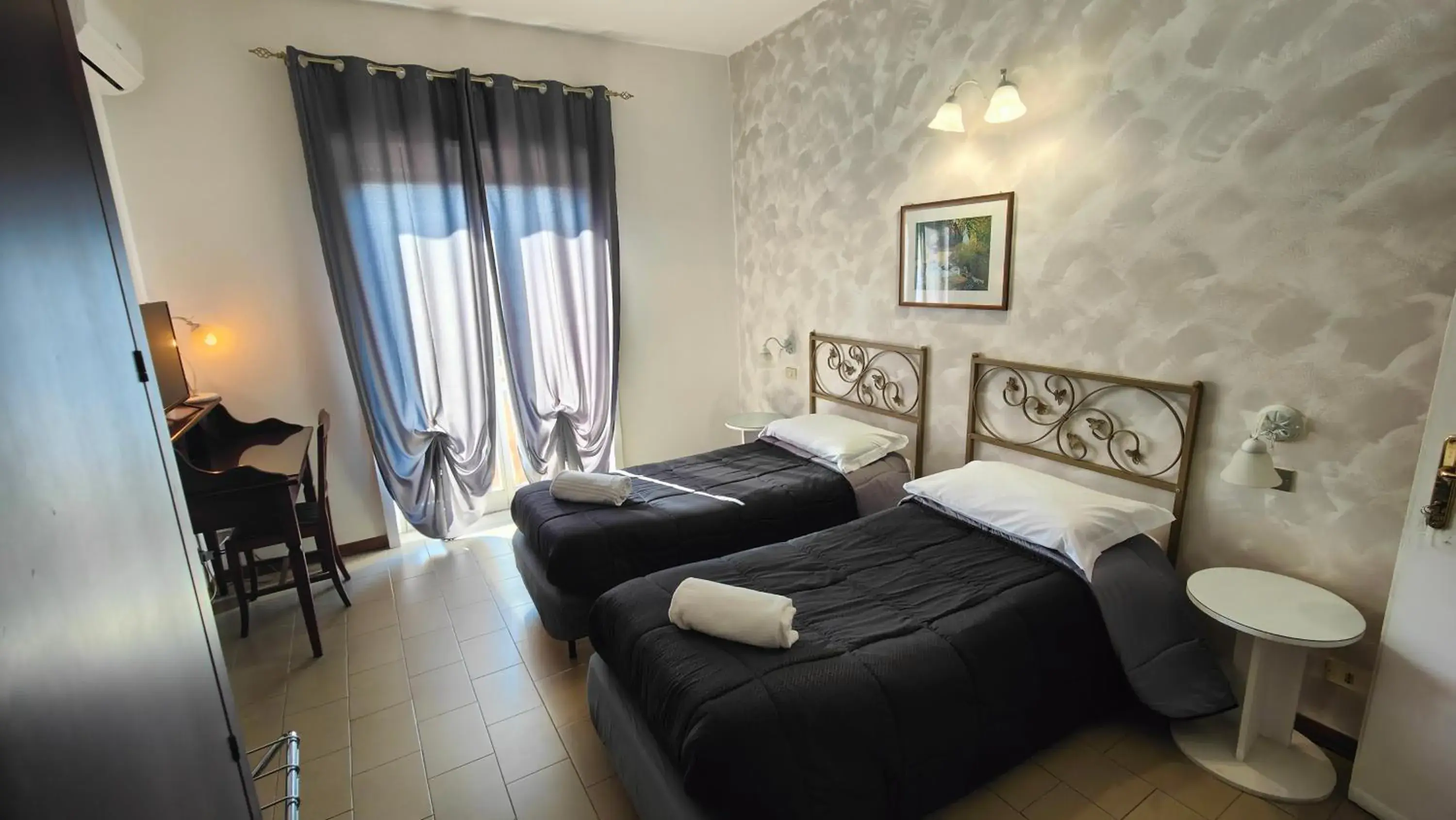 Twin Room in TK HOTEL - ex Ares Twin Room in TK HOTEL - ex Ares