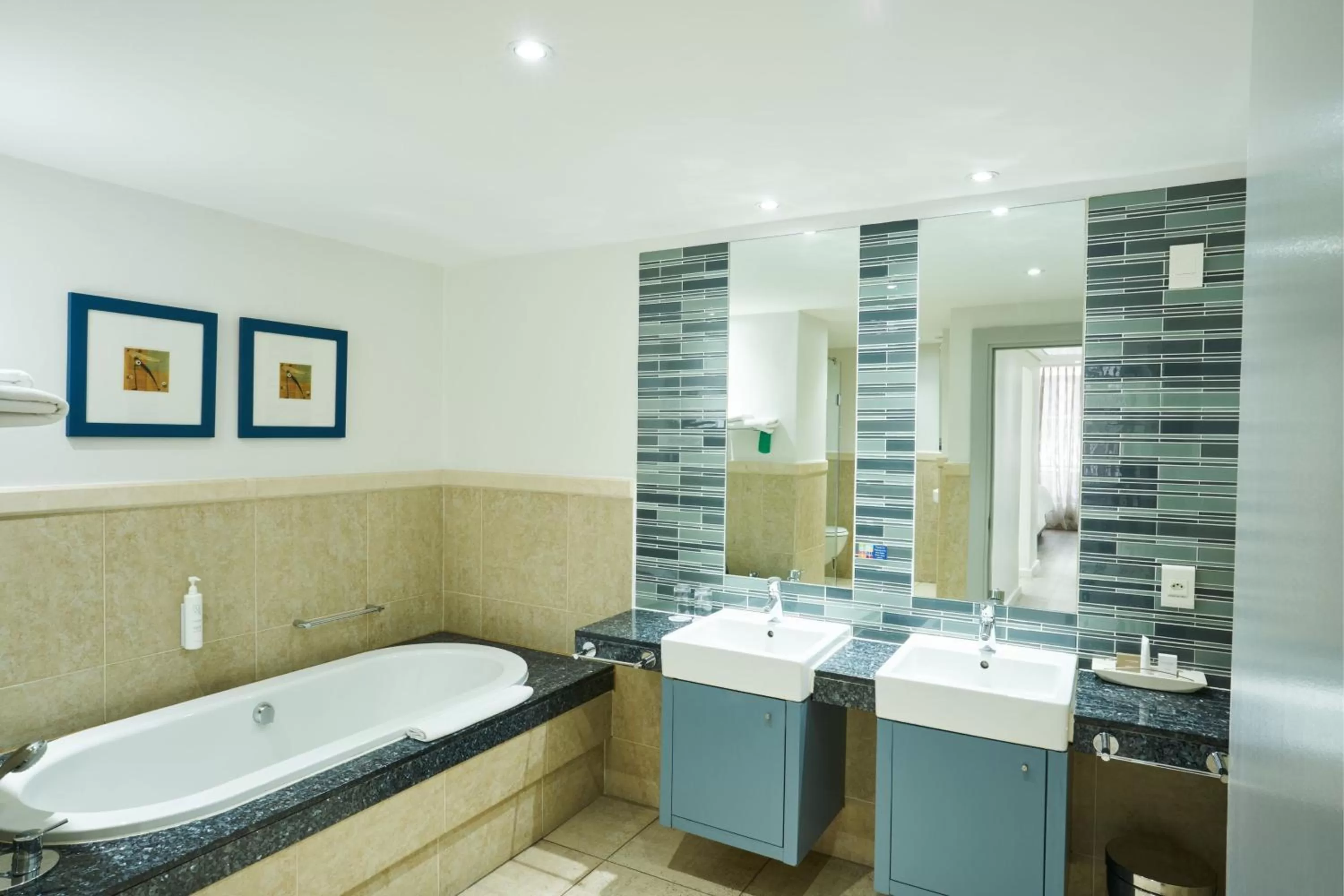 Bathroom in Protea Hotel by Marriott Cape Town North Wharf