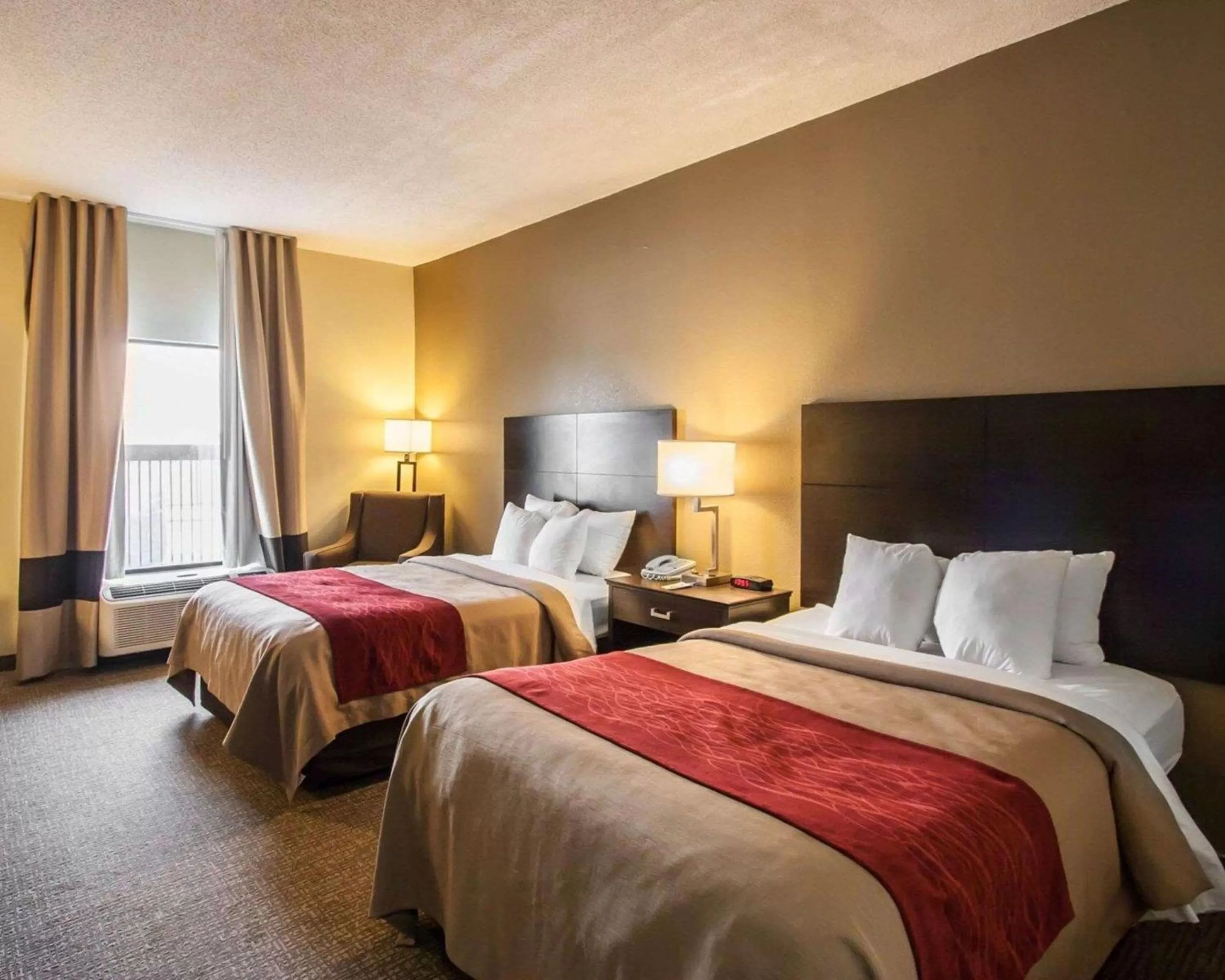 Photo of the whole room, Bed in Quality Inn Hayti North