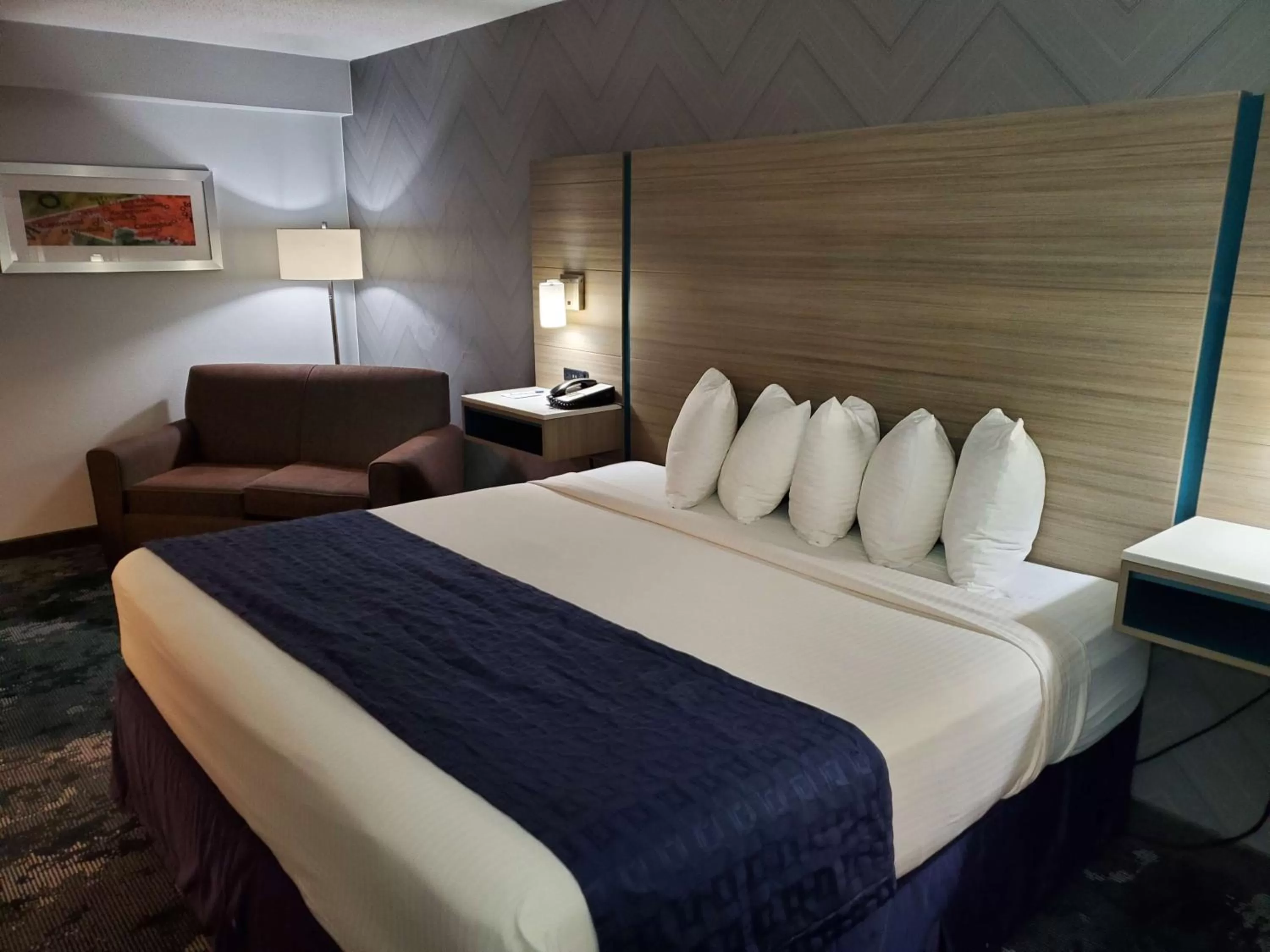 Photo of the whole room in Best Western Historic Frederick