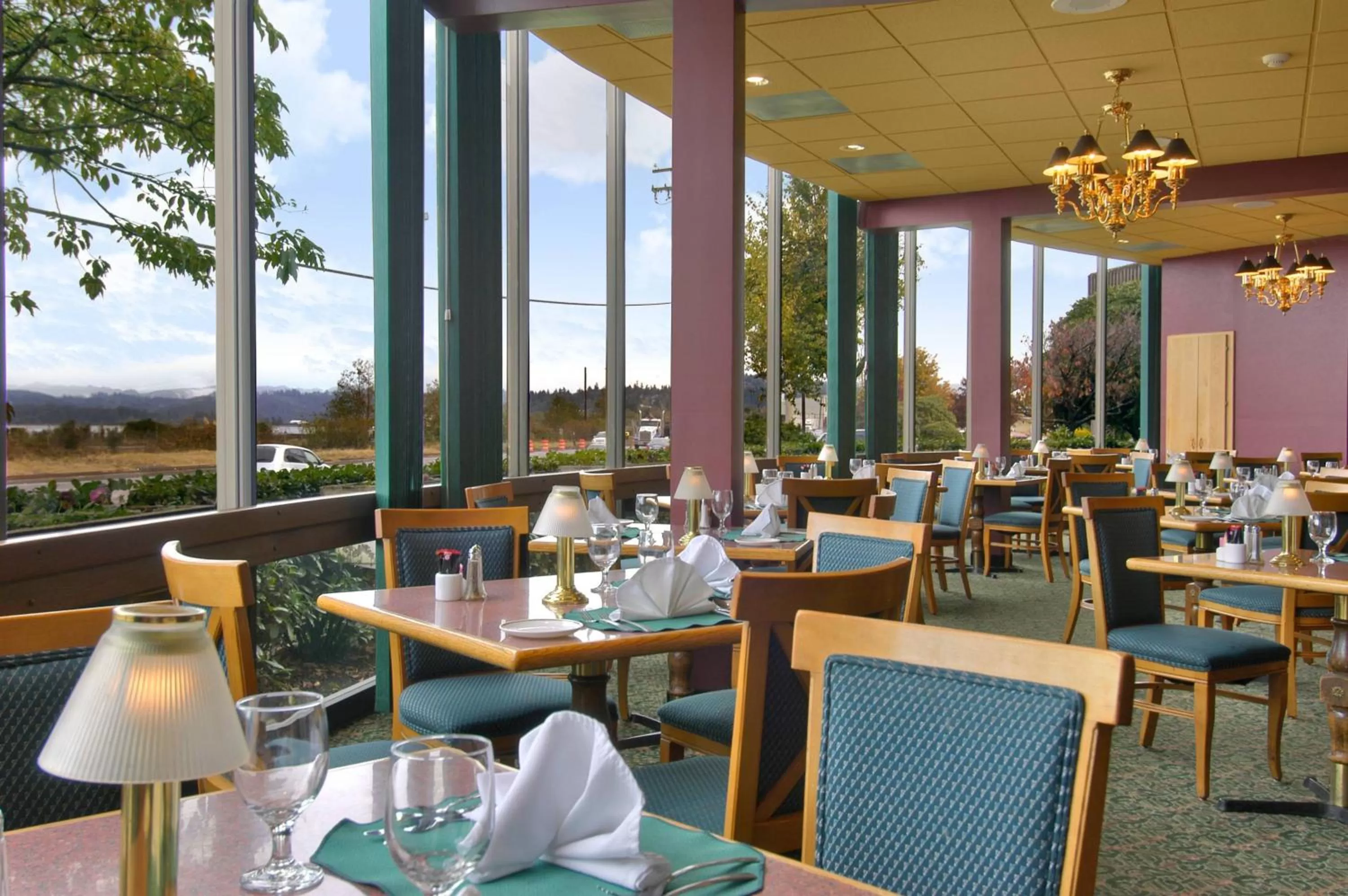 Restaurant/places to eat in Red Lion Hotel Coos Bay