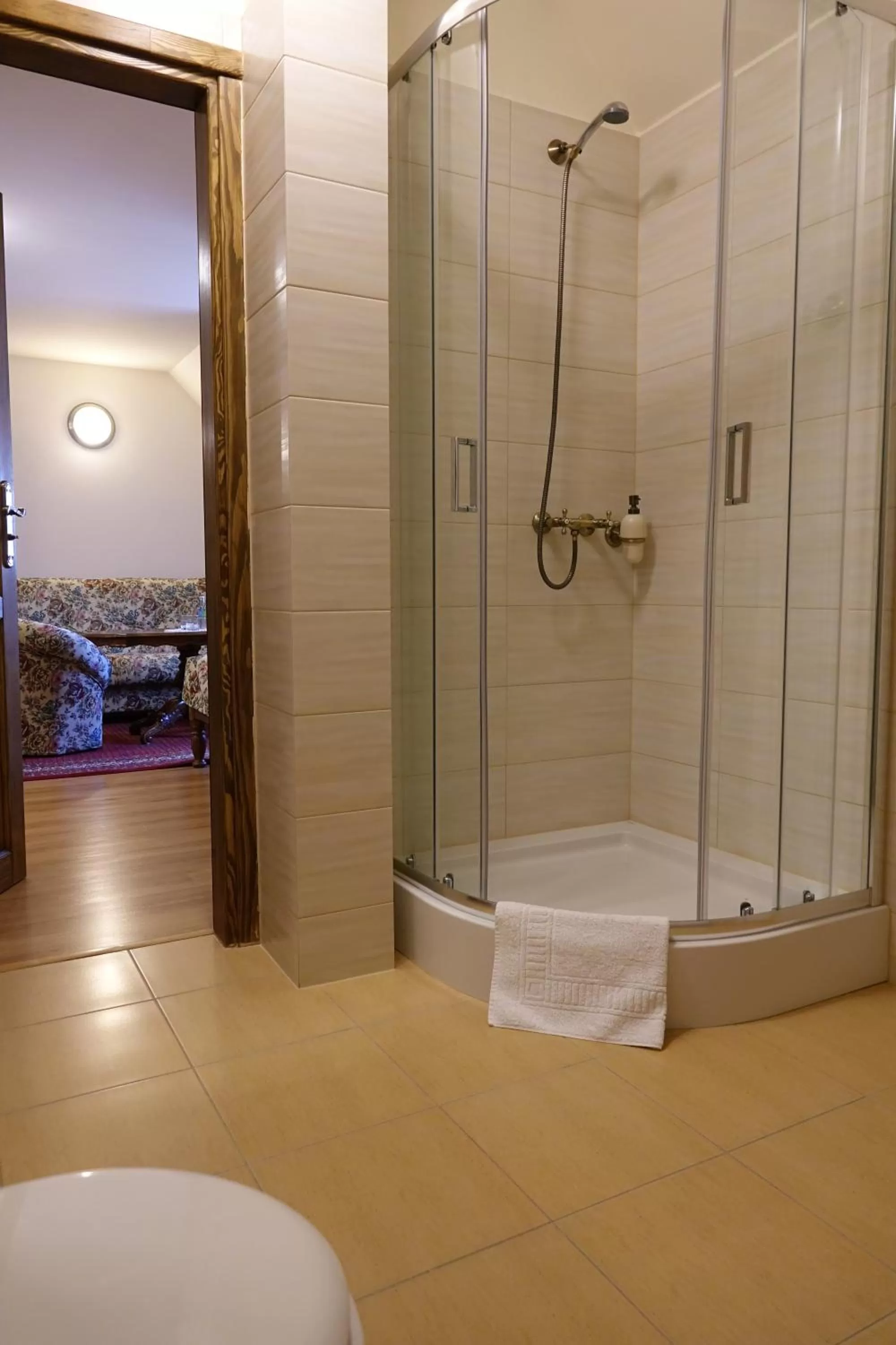 Bathroom in Gościniec Dworski w Ropie