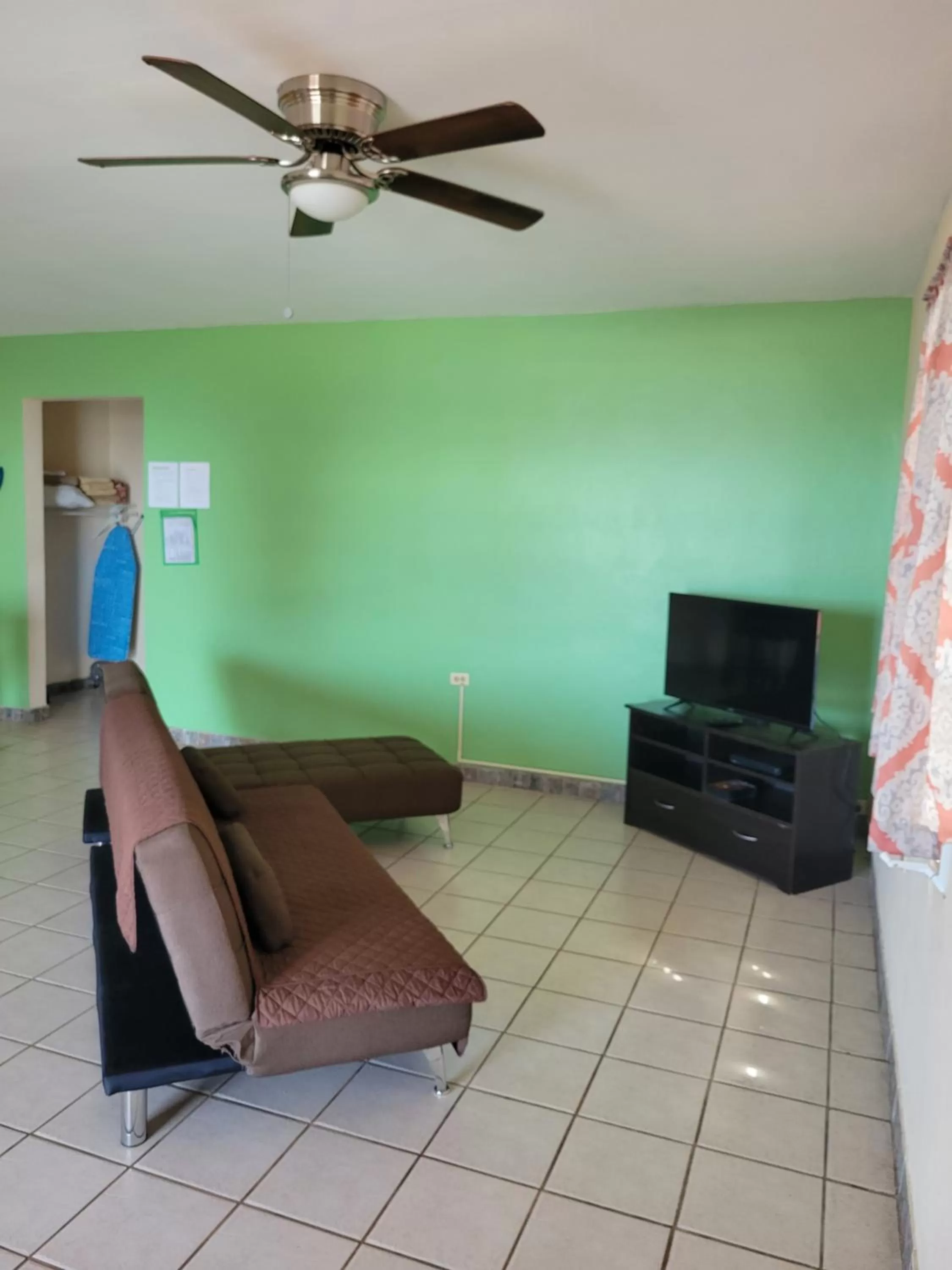 TV/Entertainment Center in Aguada of the Seas