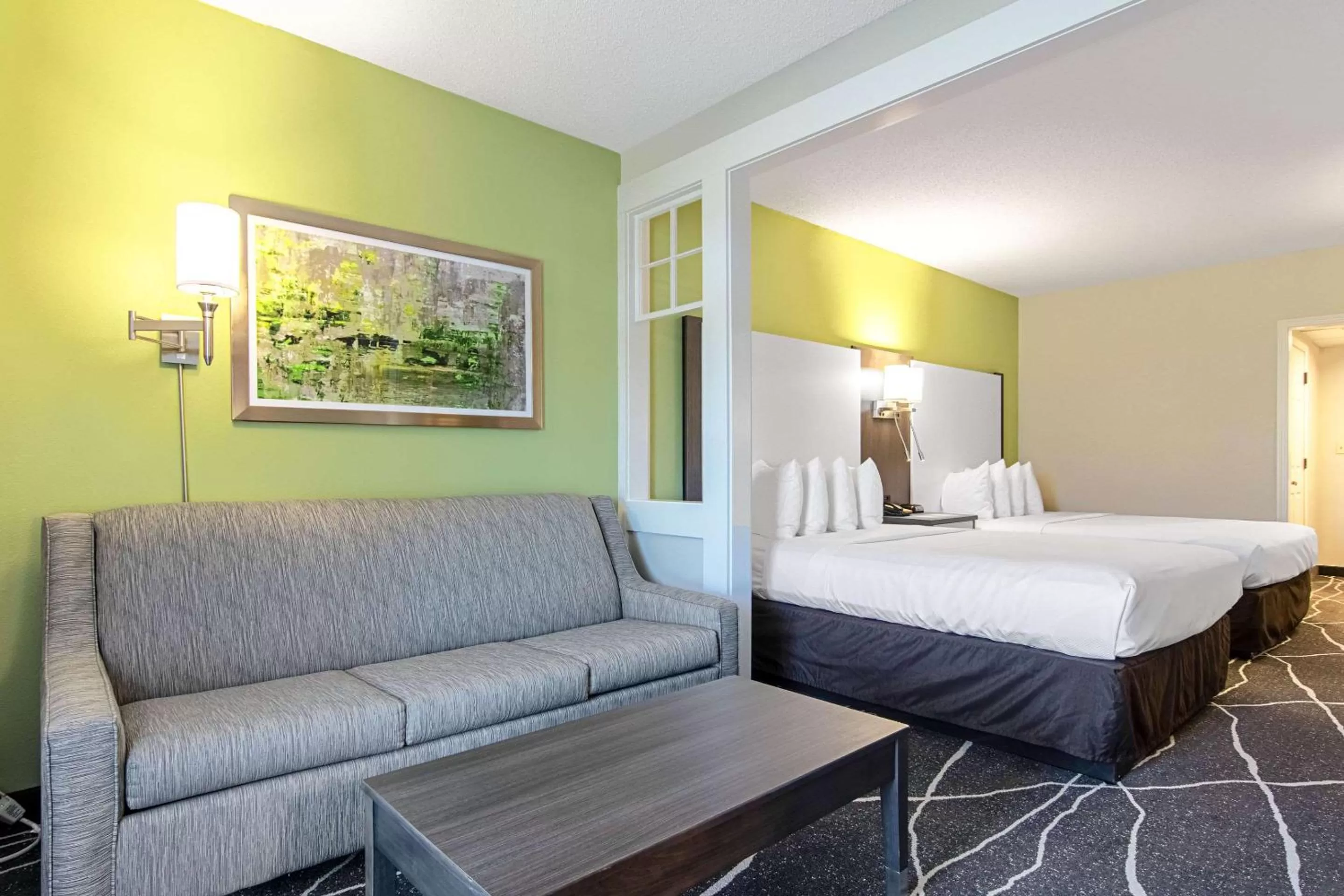 Photo of the whole room, Bed in Clarion Inn Willow River