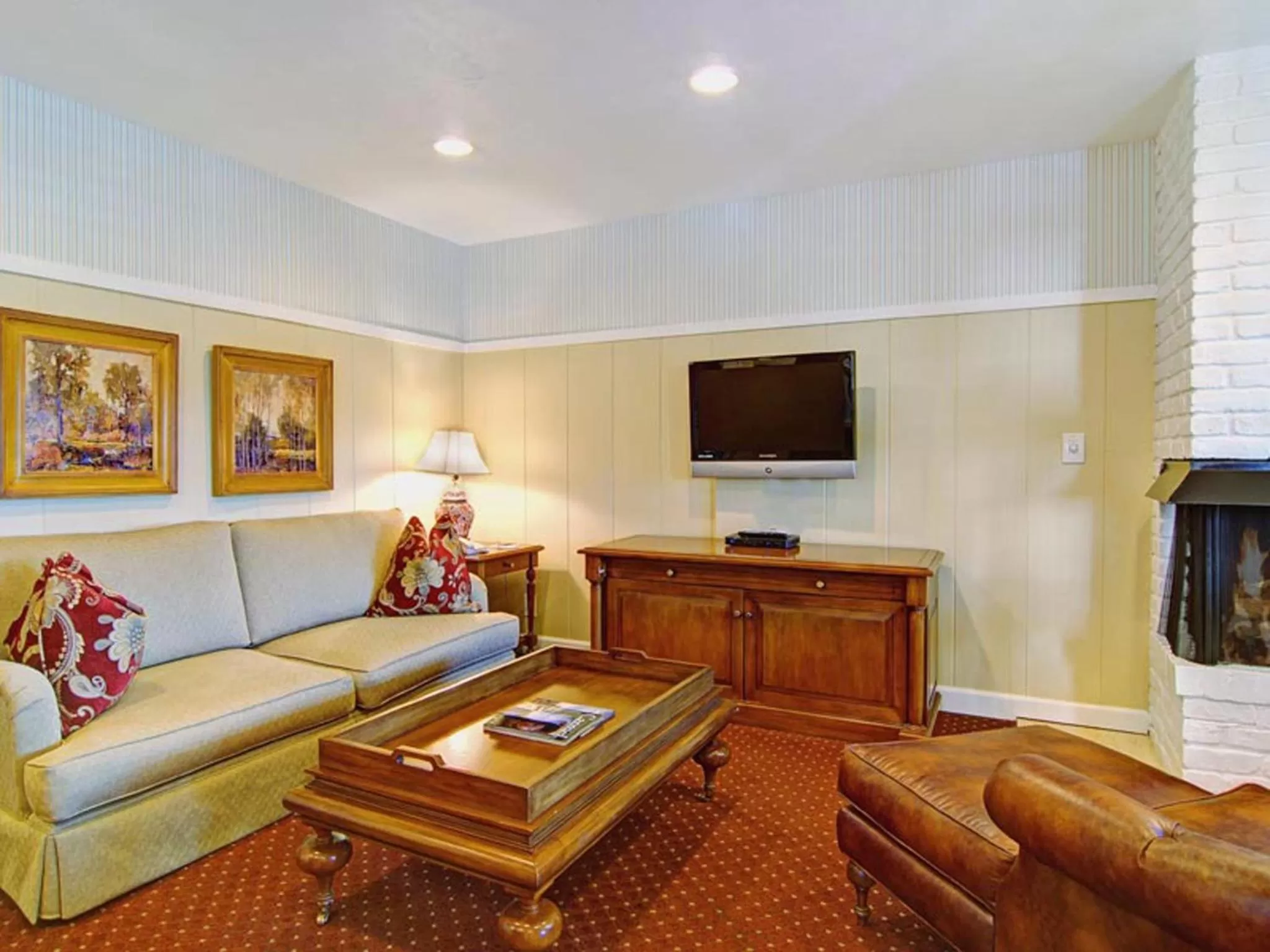 TV and multimedia in Wayside Inn