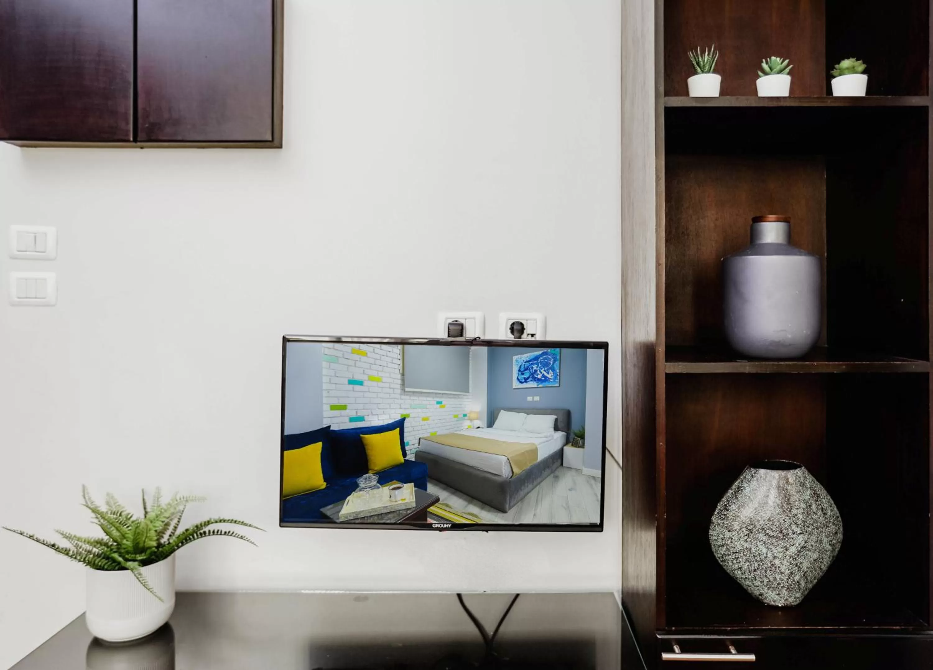 TV and multimedia in NewCity Hotel & Suites