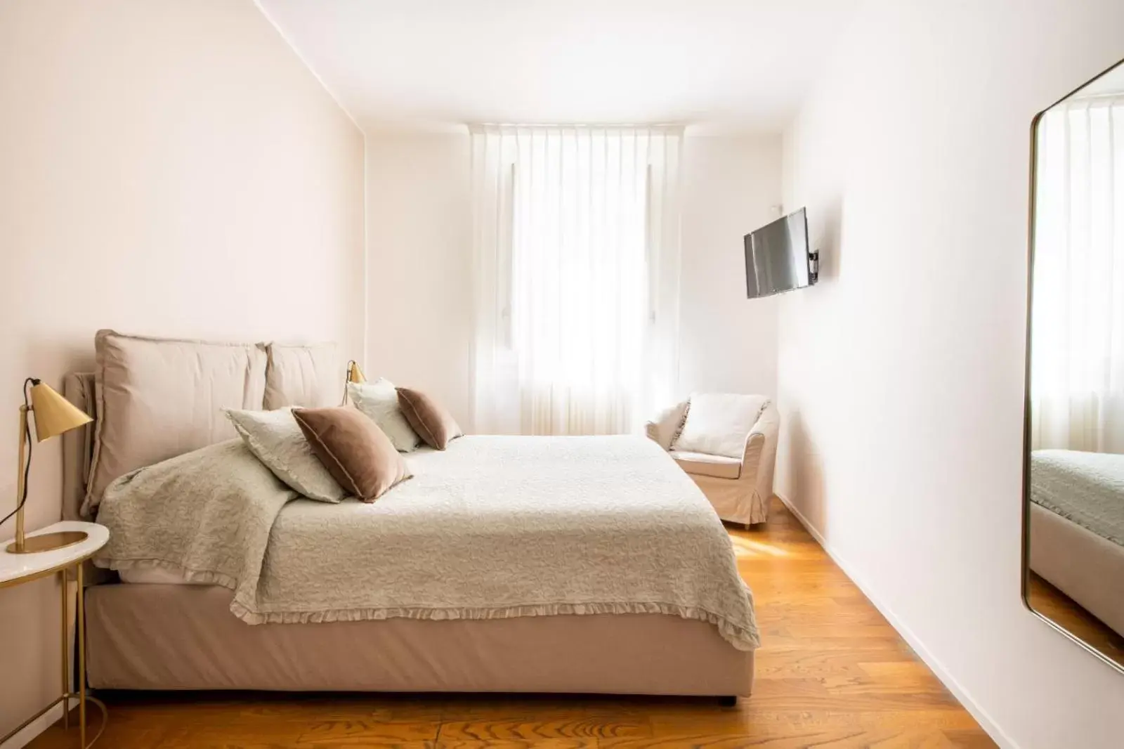 Deluxe Family Room in Moncada Suites & Apartments Deluxe Family Room in Moncada Suites & Apartments