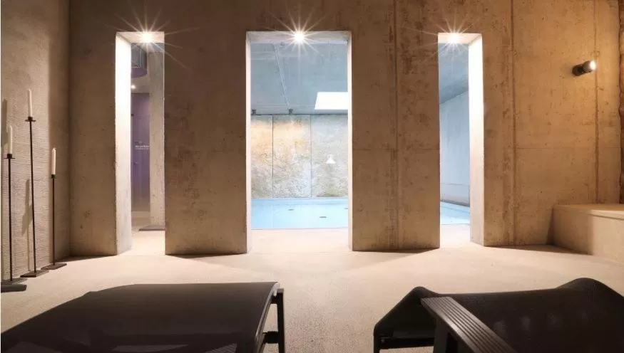 Swimming pool, Bed in Röschenzerhof