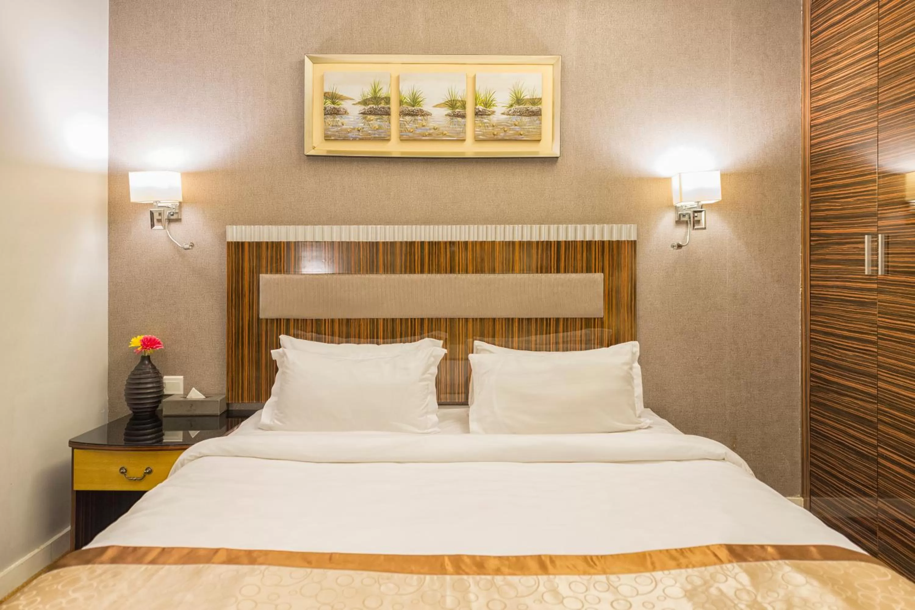 Bed in Elite Al Hamra - Al Cornich