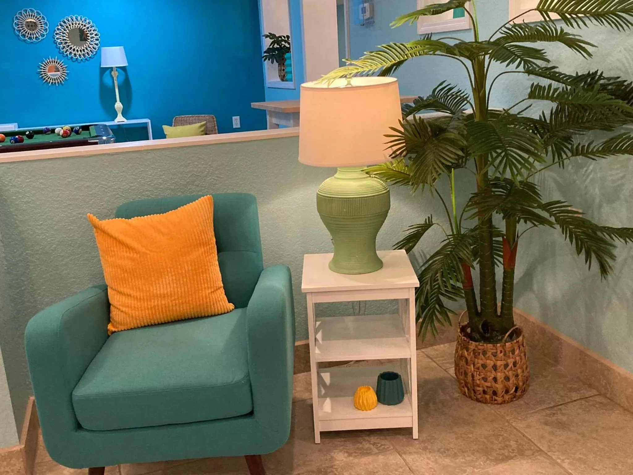 3Gulls Inn Ozona-Boutique Hotel-Steps from Restaurants & Brewery-SwimSpa Pool-Pet Friendly