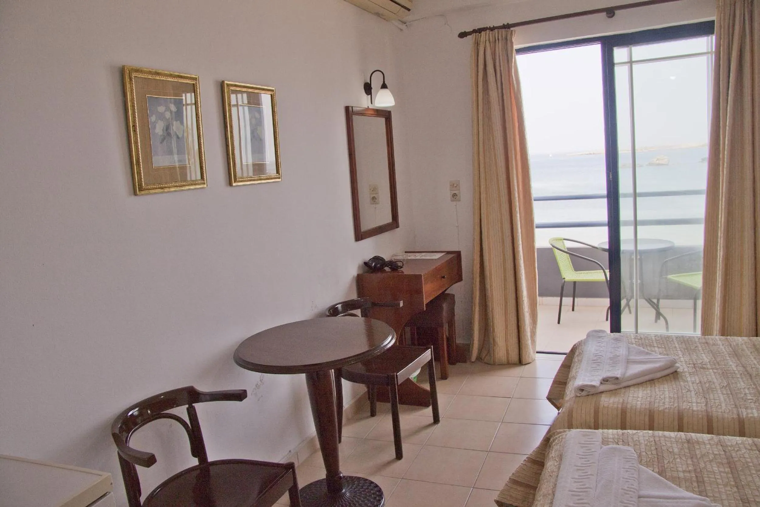 Photo of the whole room, Bed in Danaos Hotel