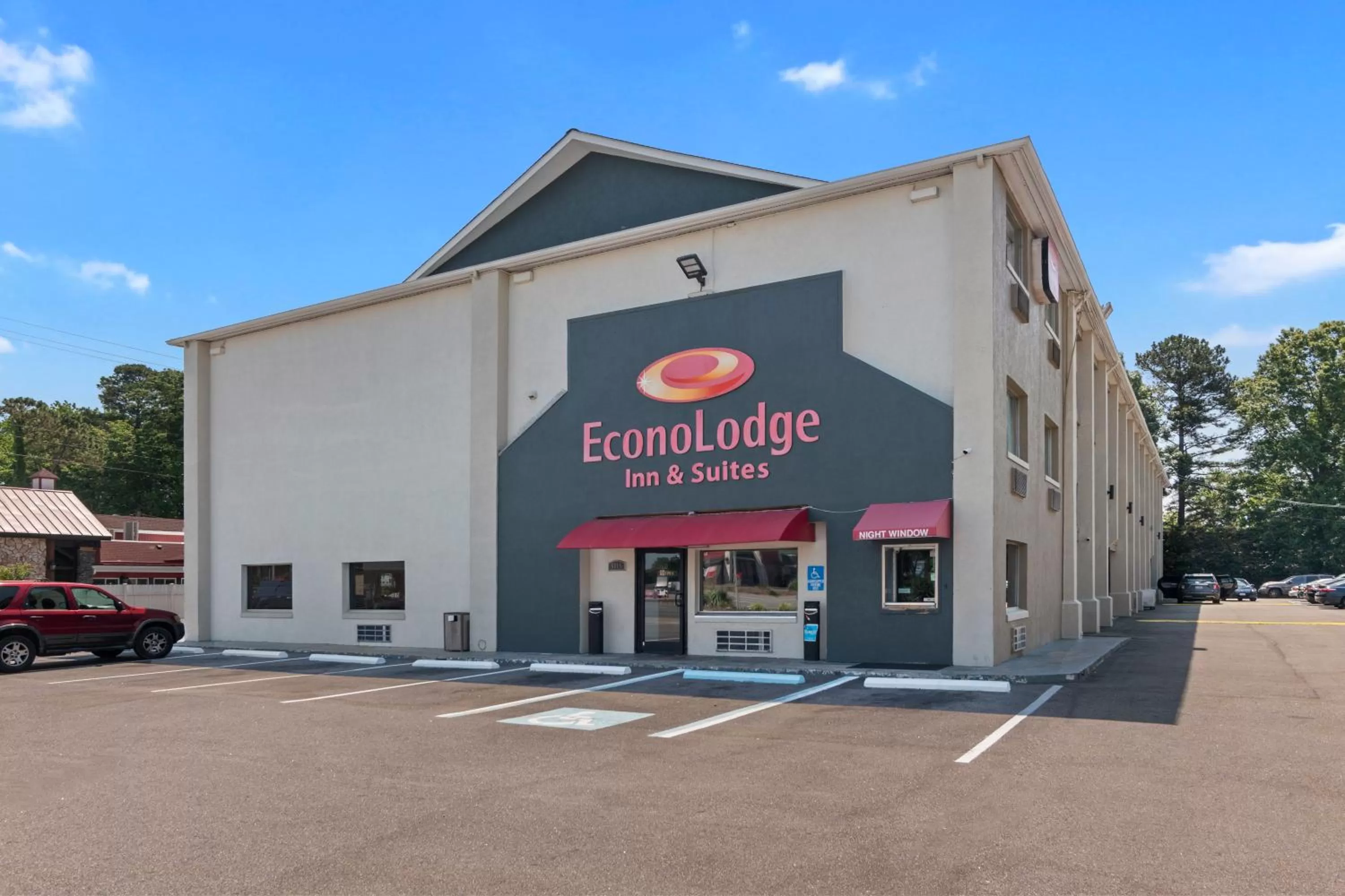 Property building in Econo Lodge Inn & Suites Virginia Beach - Norfolk