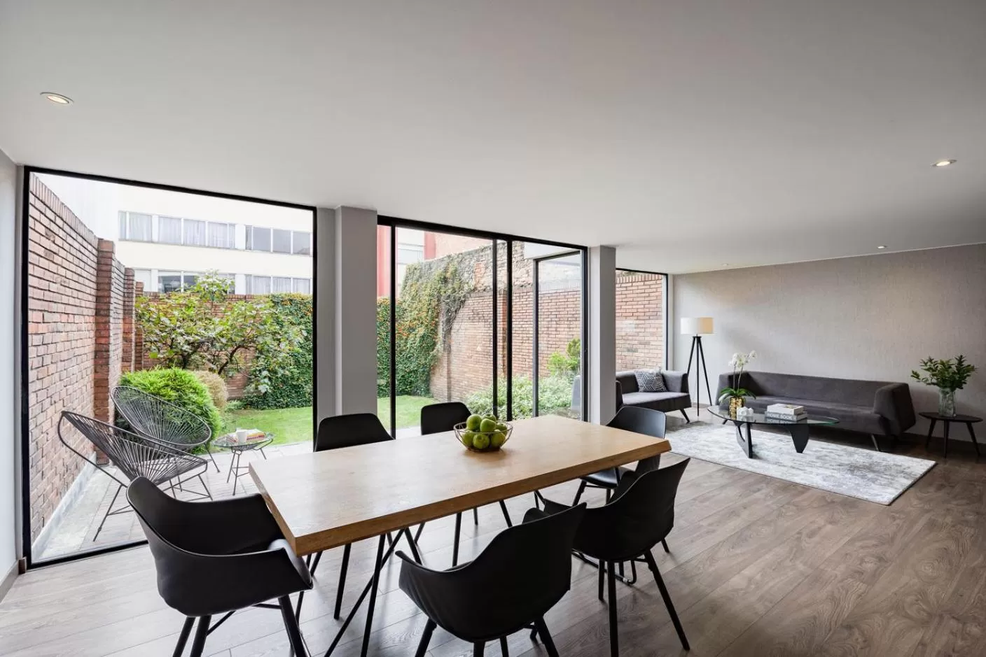 Two-Bedroom Apartment with Terrace in Bogo64