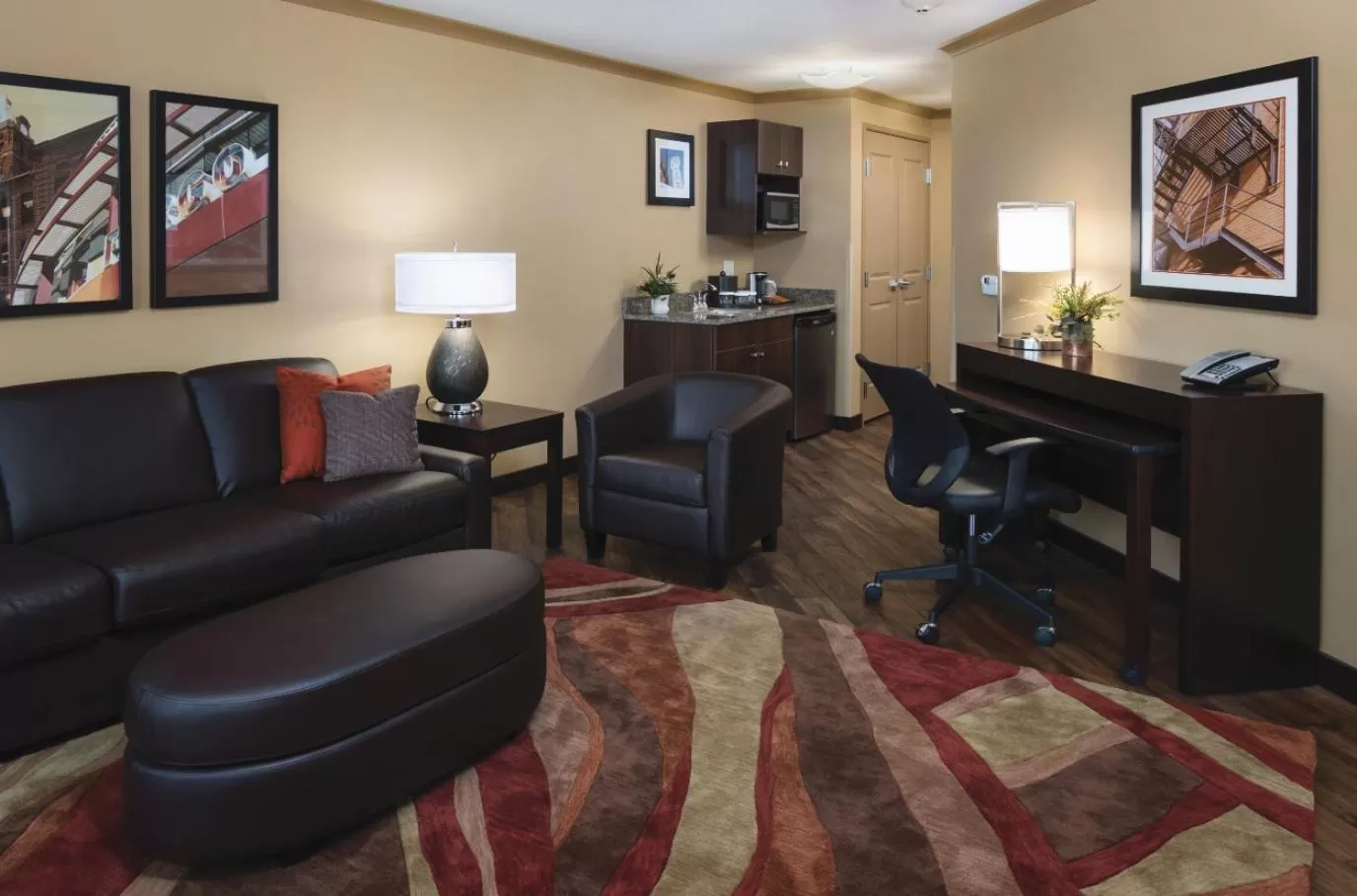 Living room in ClubHouse Hotel & Suites Fargo