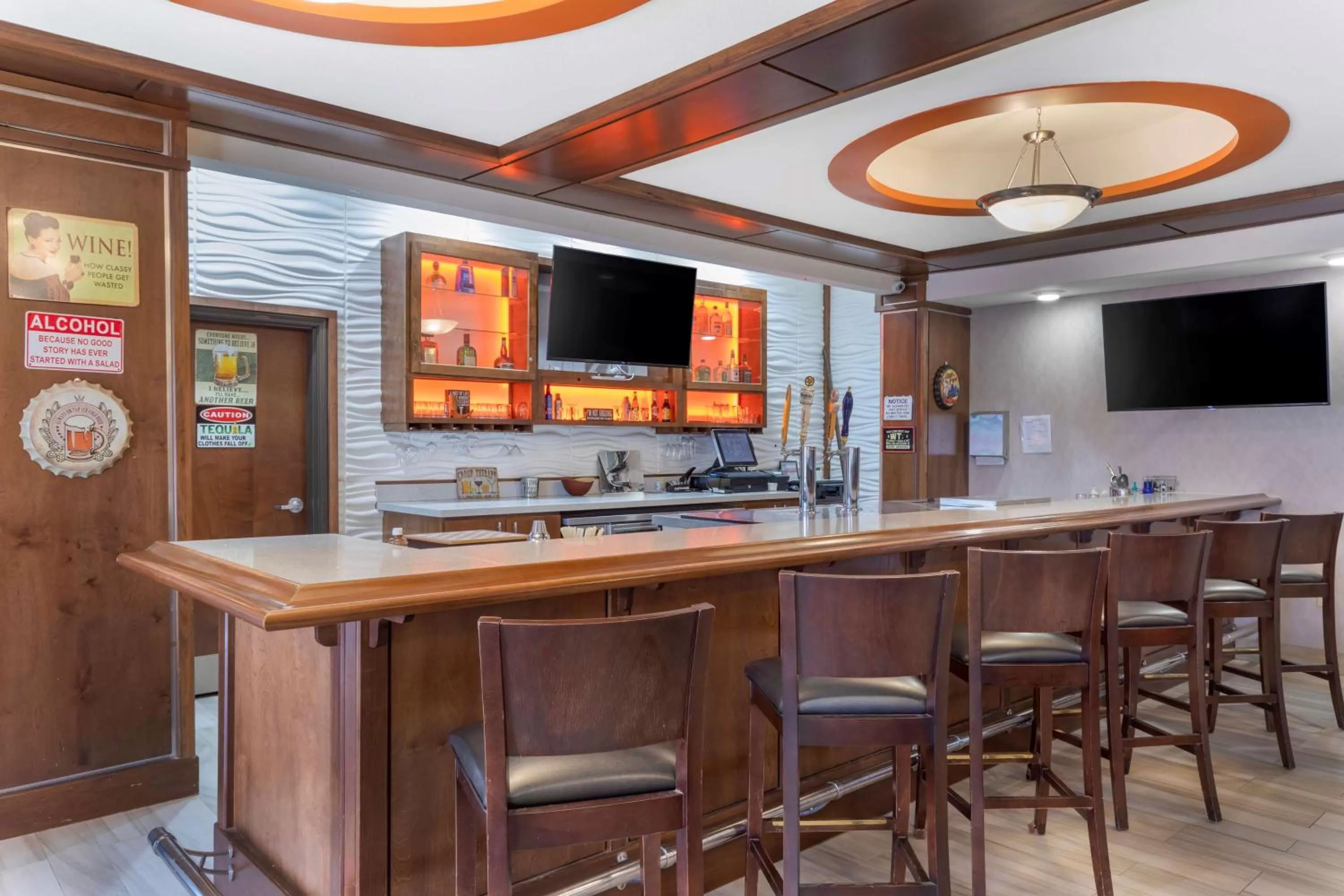 Communal lounge/ TV room in Best Western Plus Fort Stockton Hotel