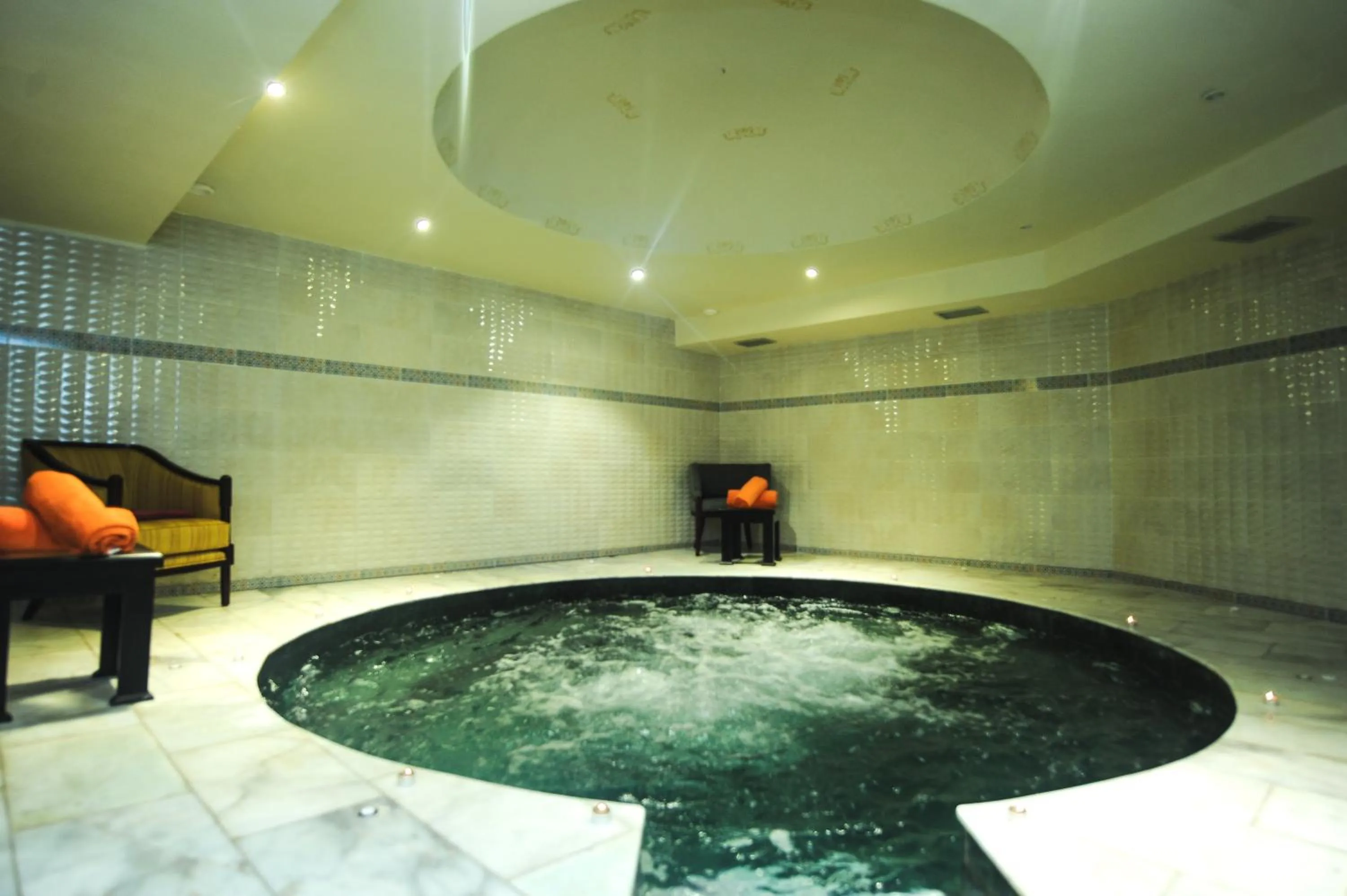 Hot Tub in Ennakhil Marrakech Hotel & SPA