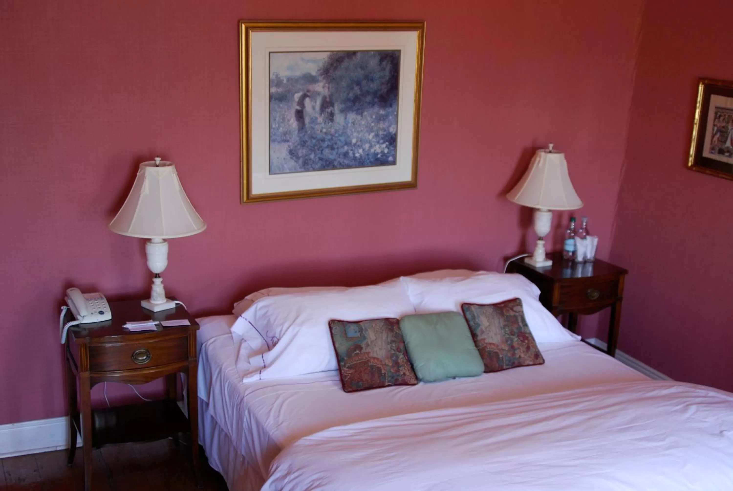 Bed in Hotel Manoir Atkinson