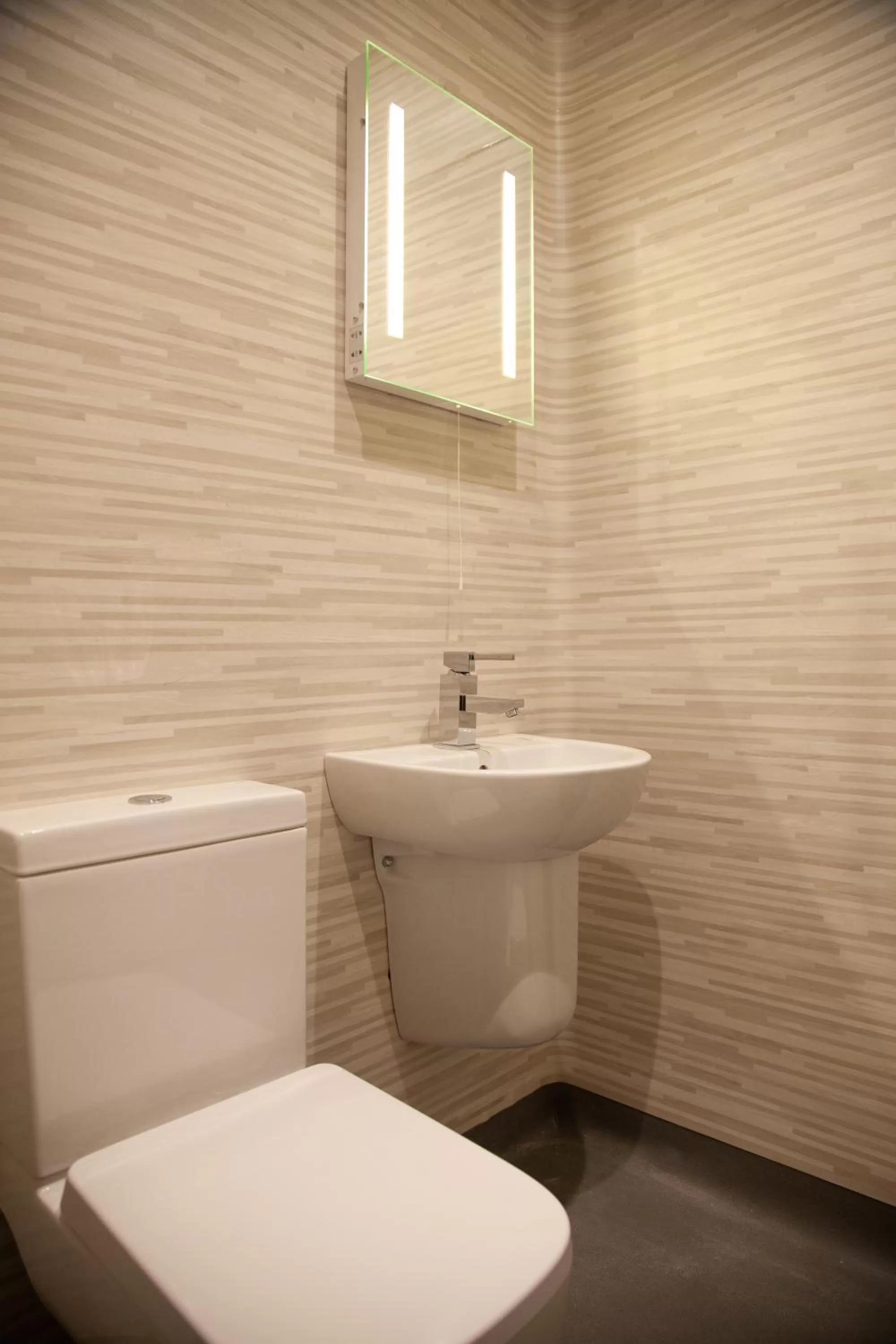 Bathroom in London City Airport Hotel