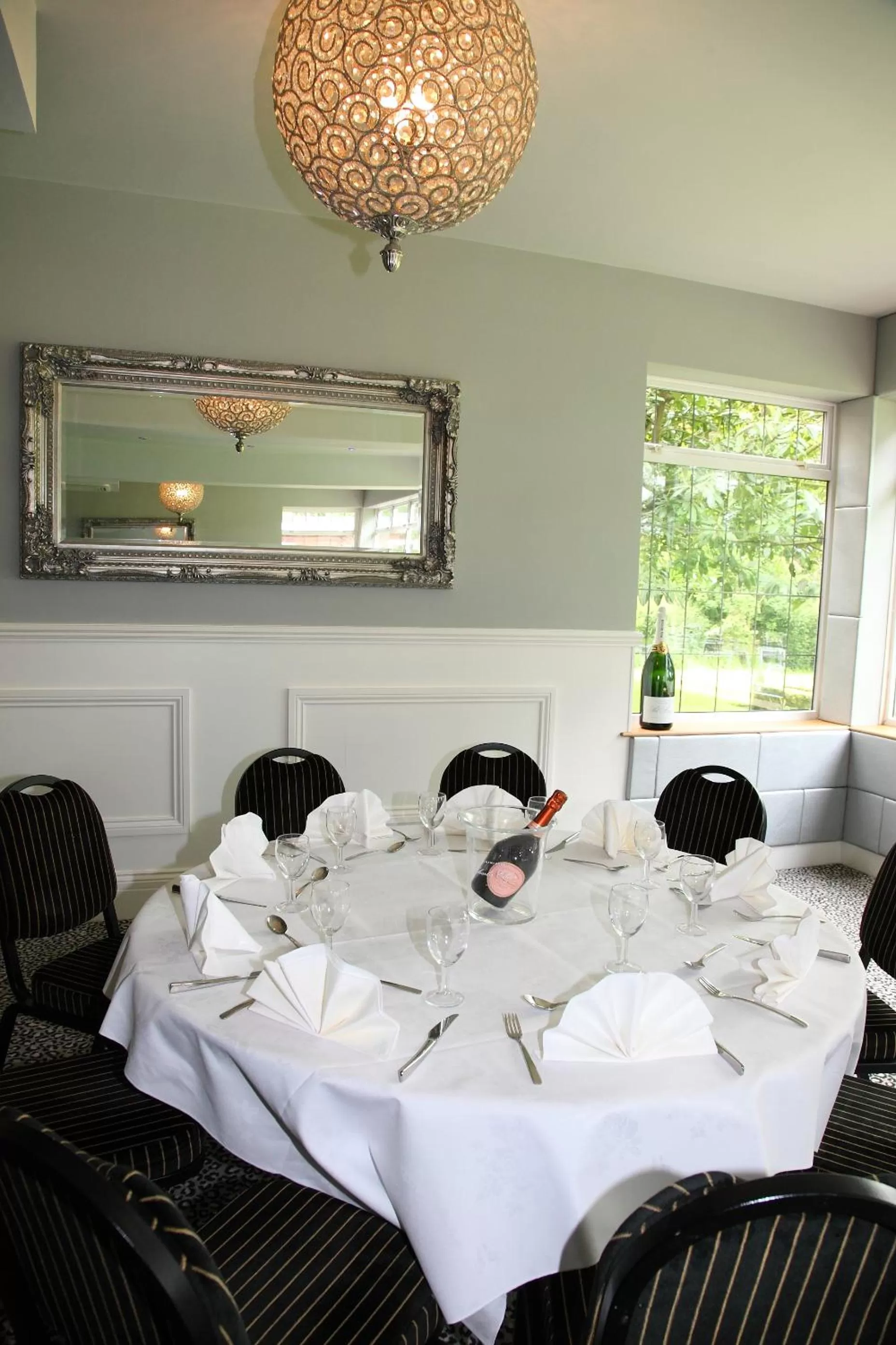 Restaurant/places to eat in The Vine Hotel, Skegness