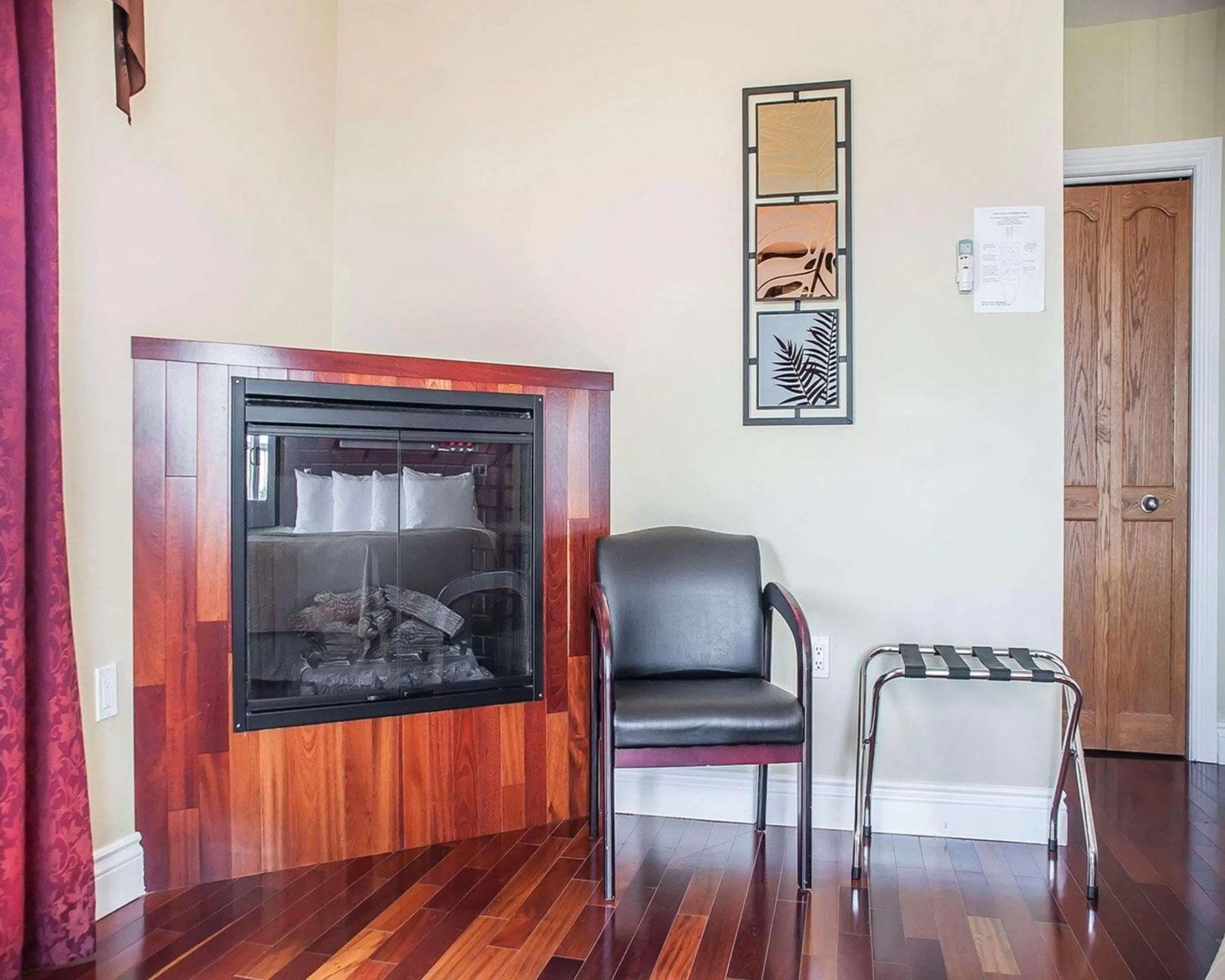 Photo of the whole room in Quality Hotel Fallsview Cascade