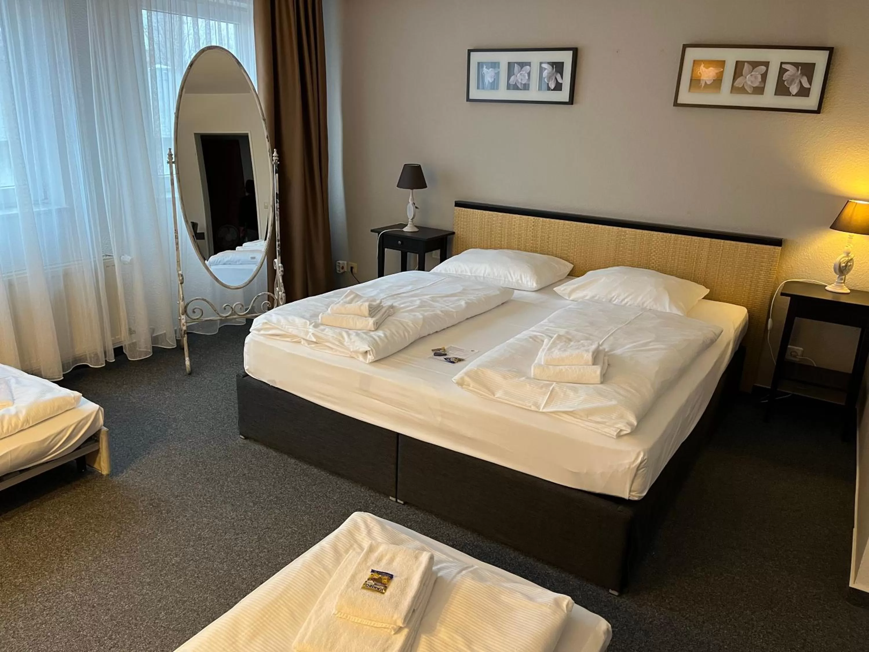 Staff, Bed in astral'Inn Leipzig Hotel & Restaurant