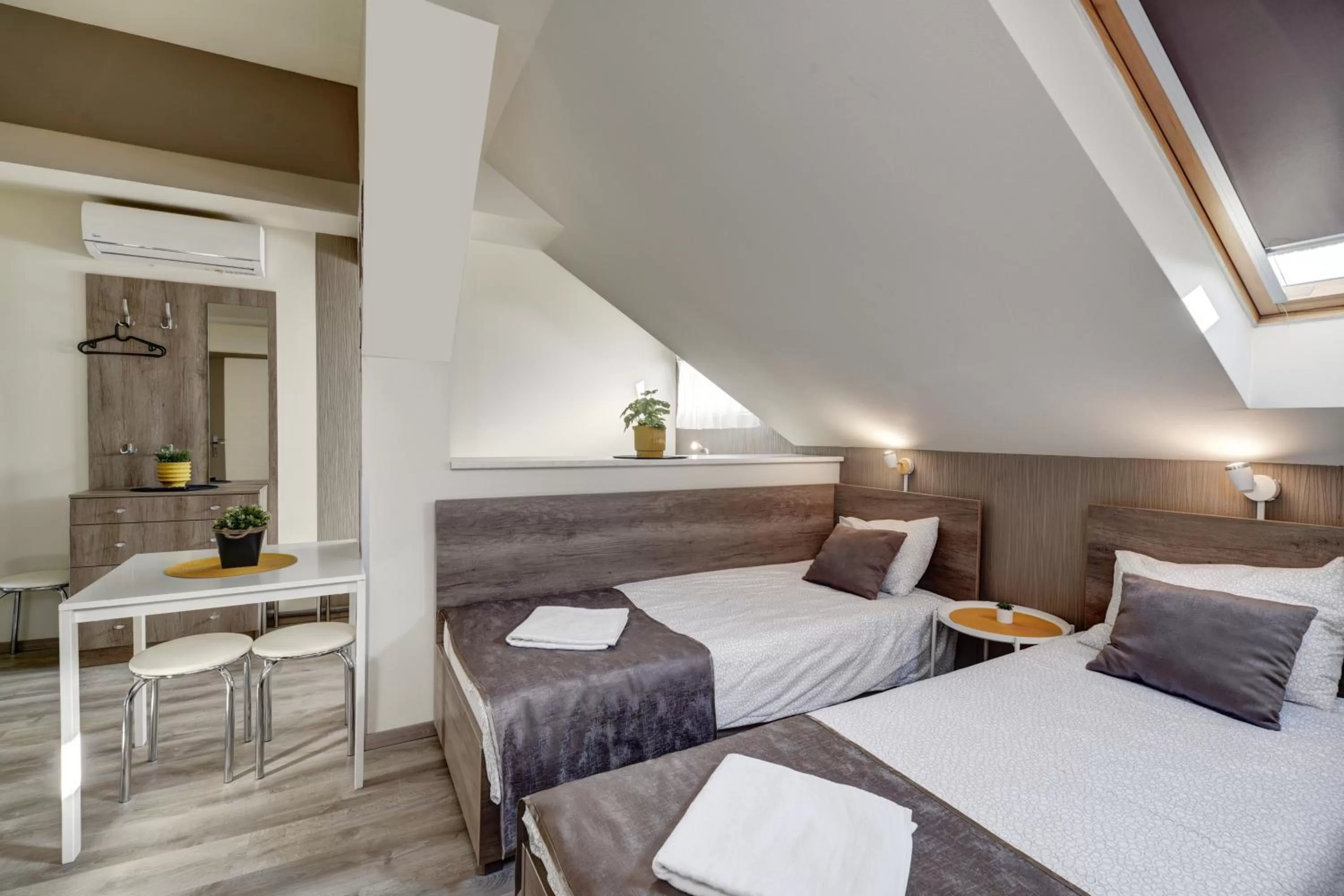 Bed in Familia Panzió & Apartmanház Győr