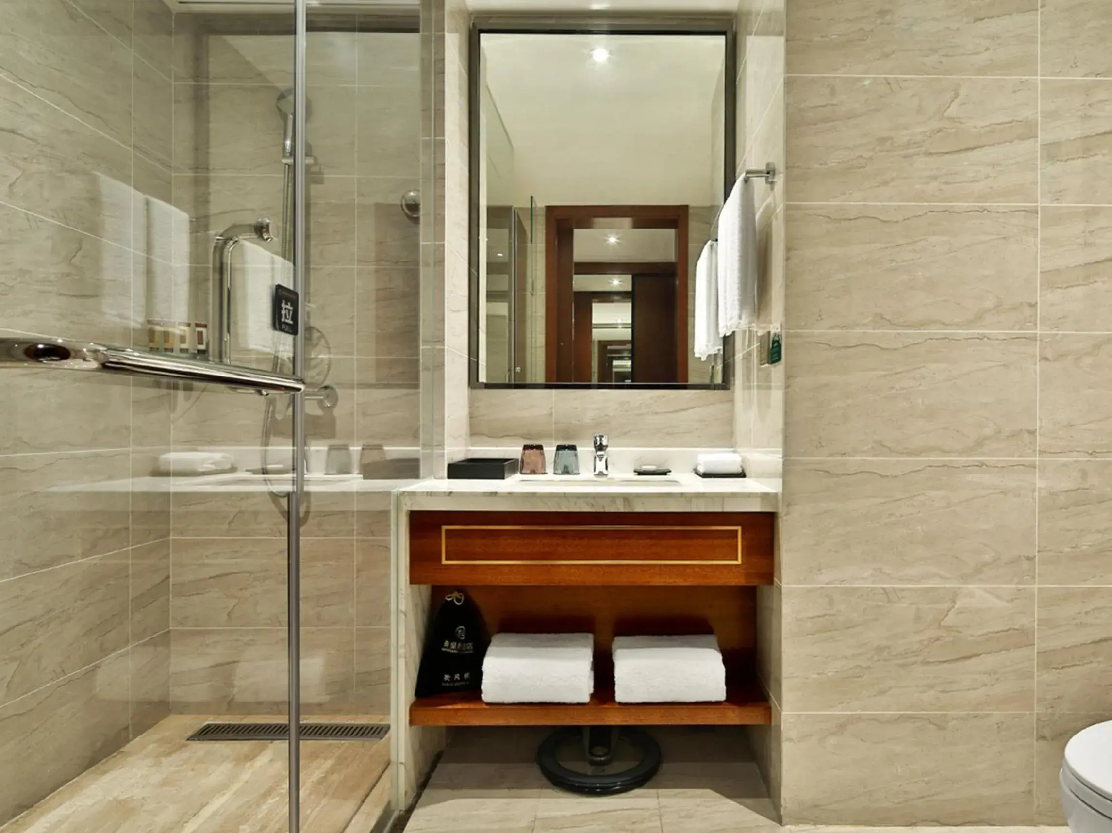 Deluxe Double Room in Qin Huang Yong An Hotel Deluxe Double Room in Qin Huang Yong An Hotel