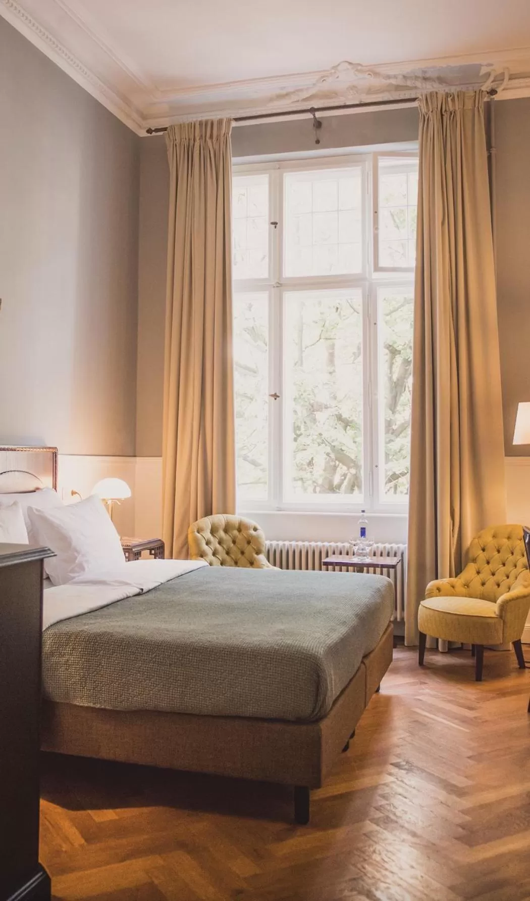 Photo of the whole room, Bed in HENRI Hotel Berlin Kurfürstendamm