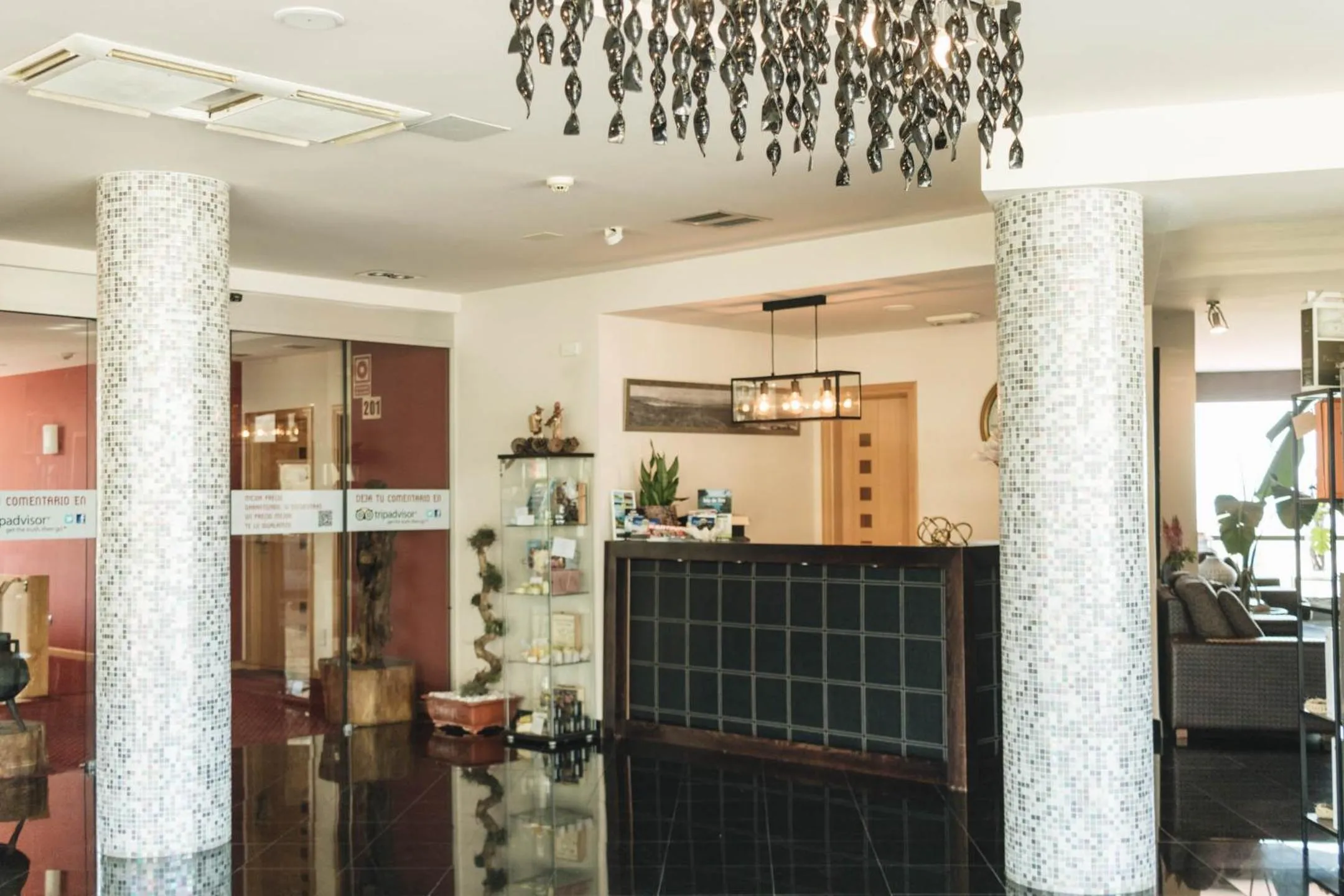 Lobby or reception in Peregrina Hotel