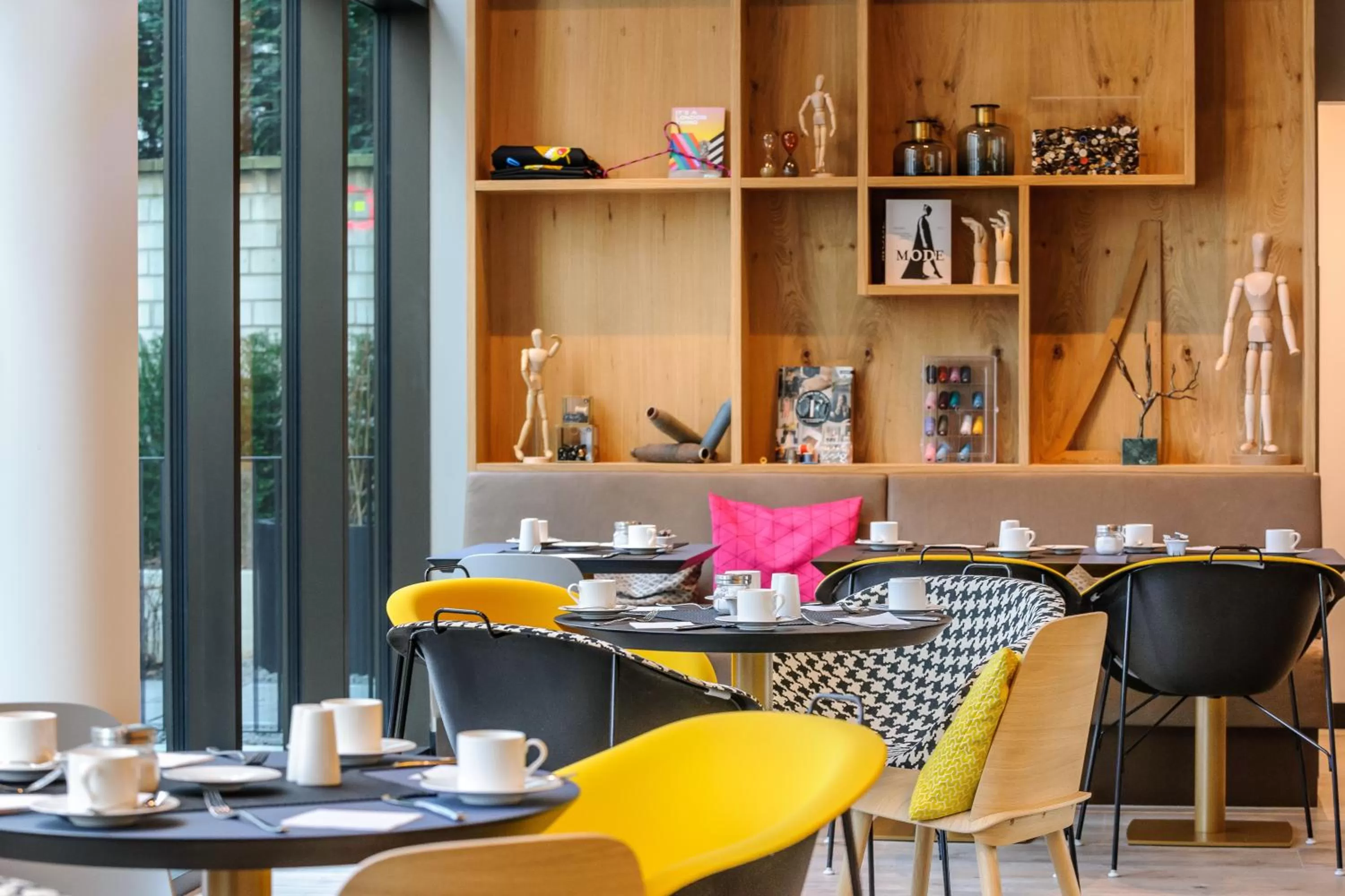 Restaurant/places to eat in MERCURE Hotel Berlin Wittenbergplatz